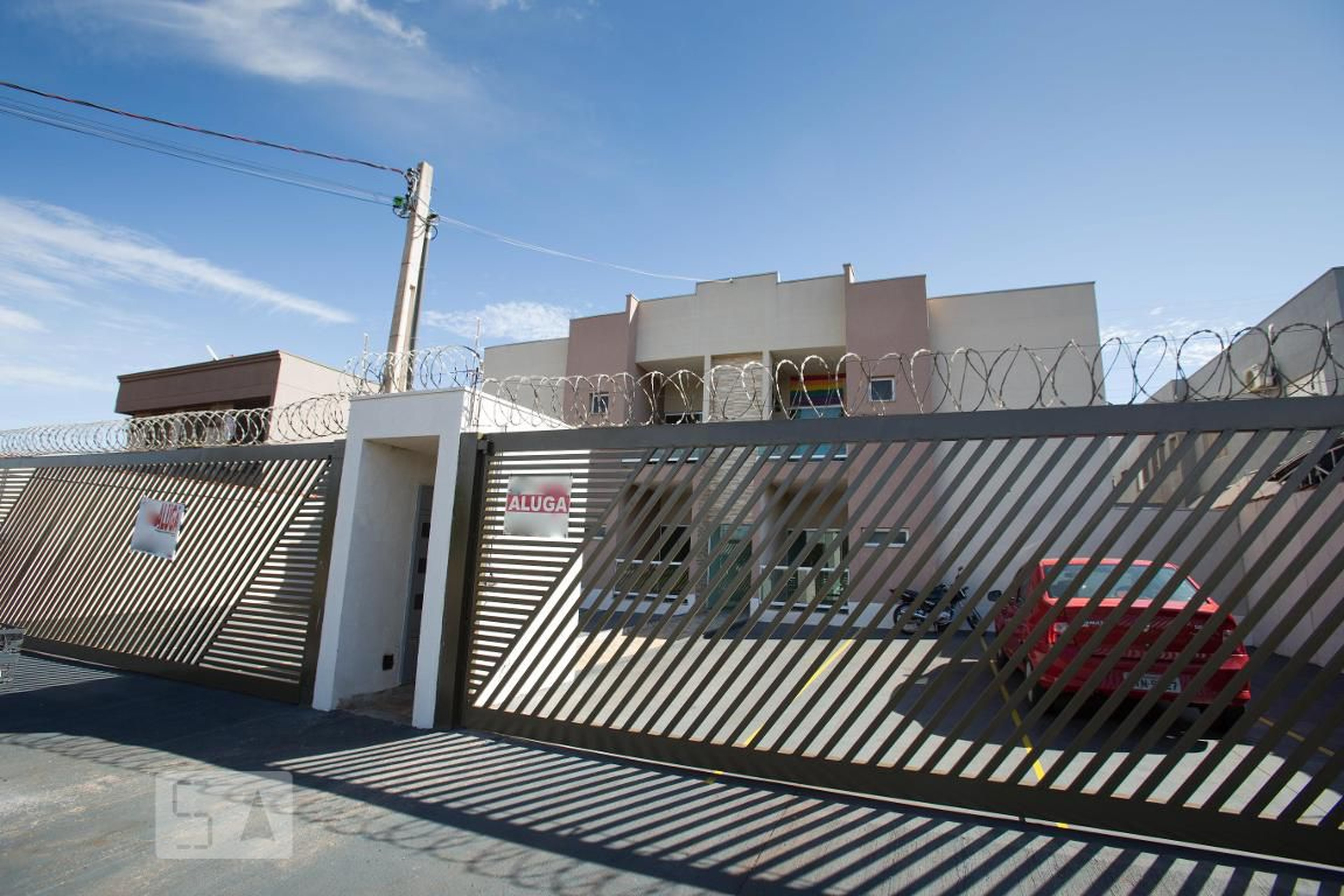 Fachada Condomínio em Rua Francisco Augusto Nunes, 1079