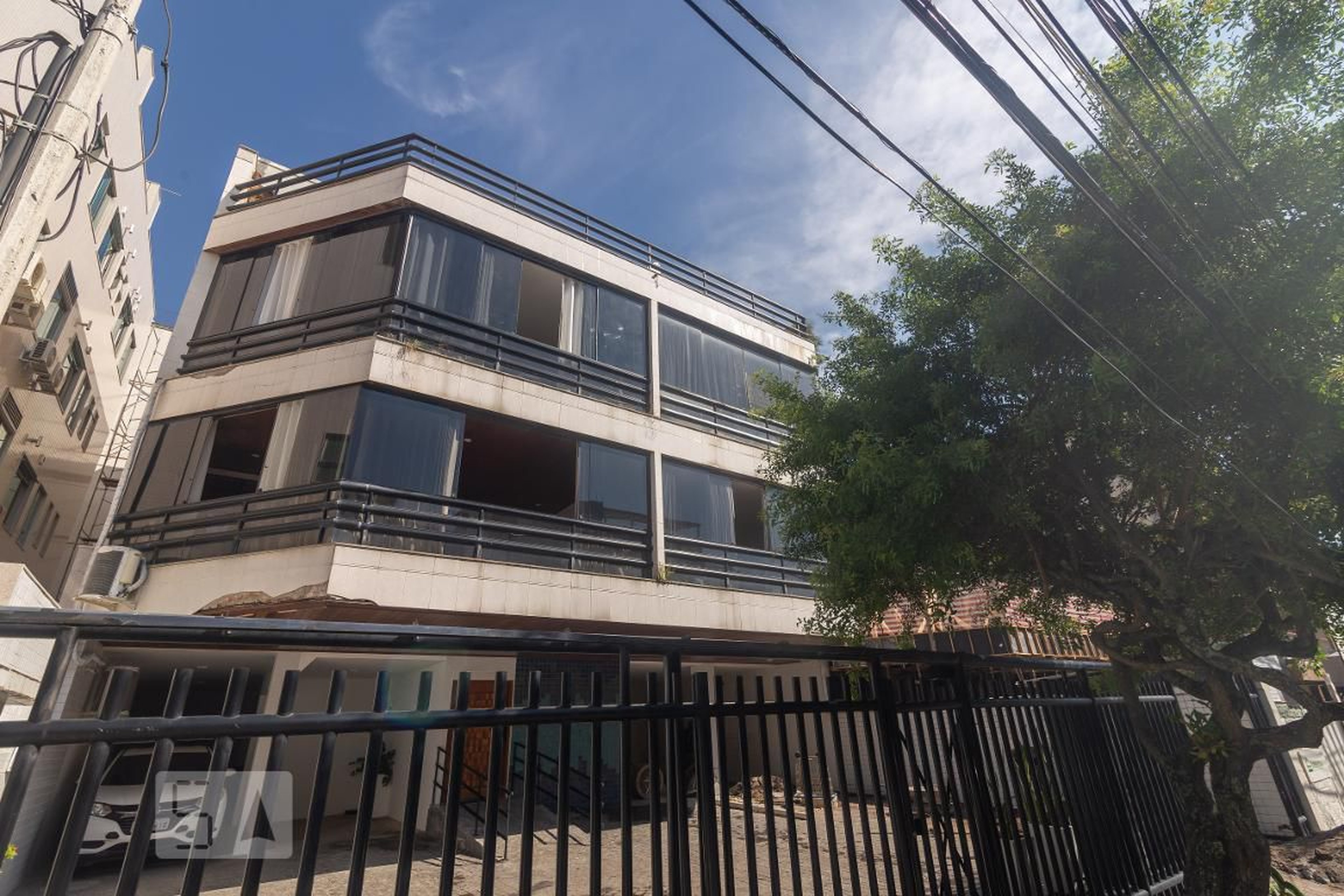 Fachada Condomínio em Rua Governador Raul Veiga, 85