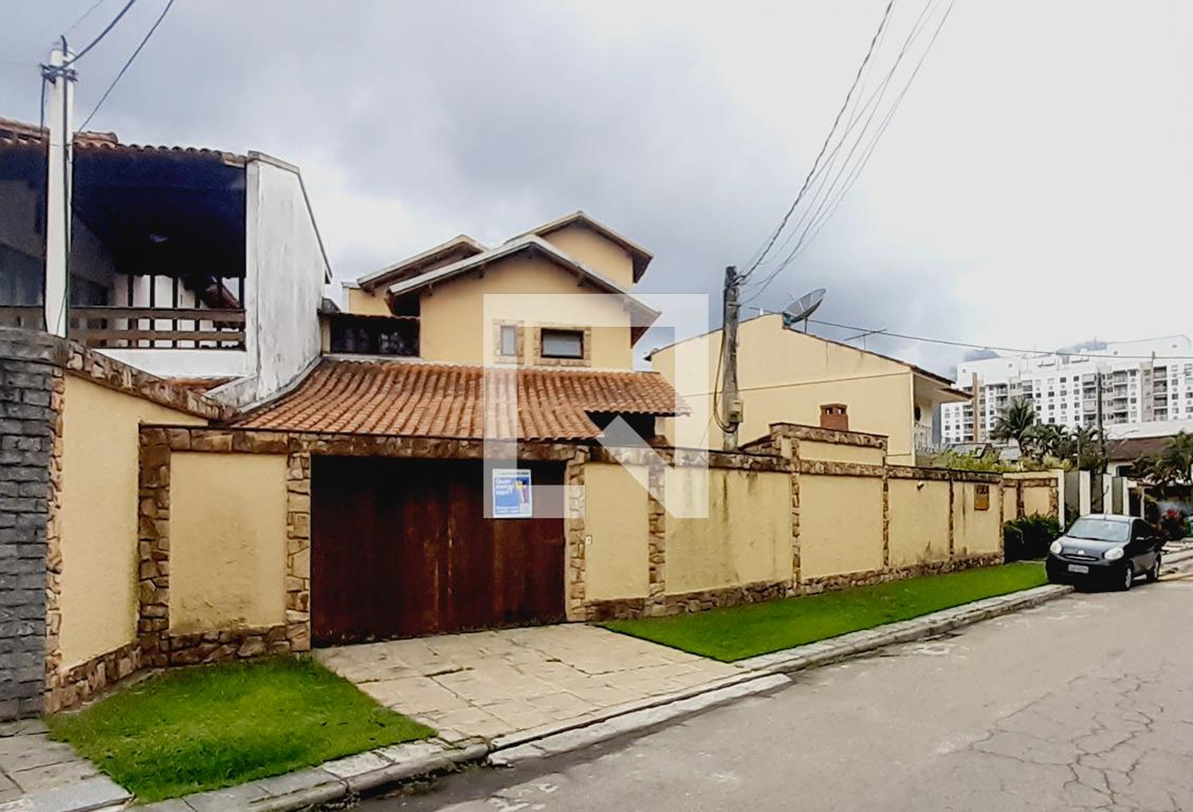 Fachada Condomínio em Rua Mario Castelo Branco, 1320