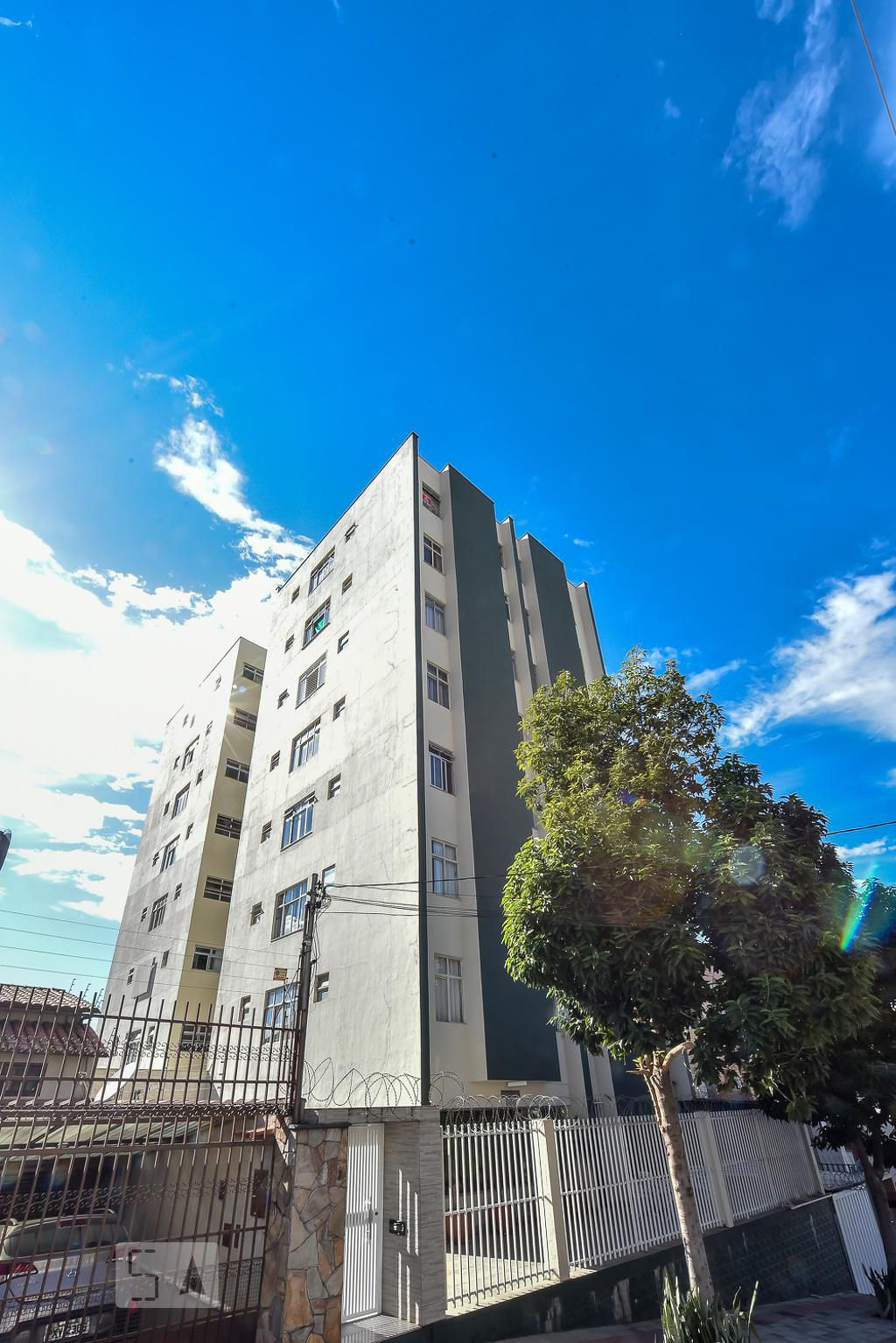 Fachada Condomínio em Rua Santos, 689