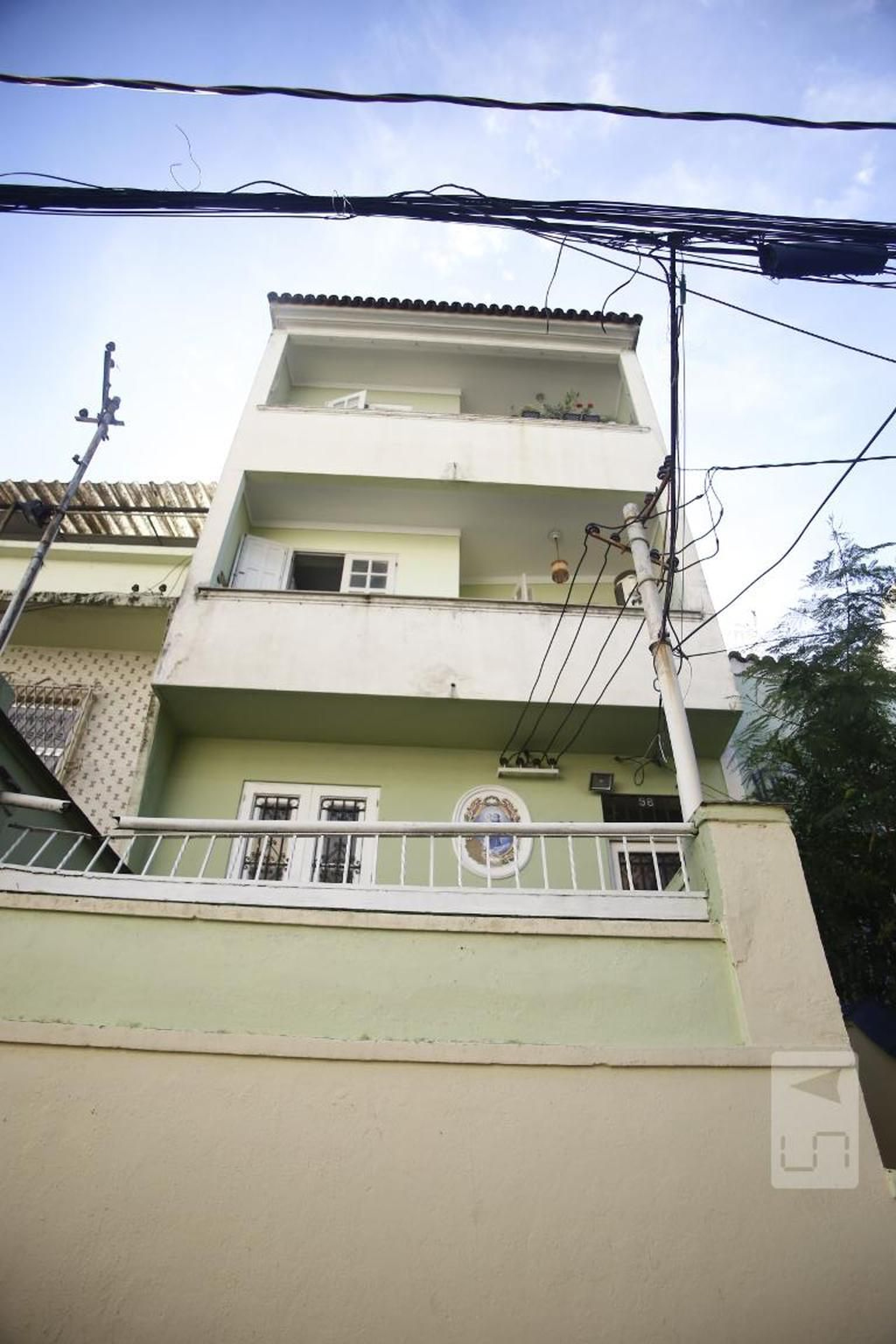 Fachada Condomínio em Rua Tomaz Coelho, 98