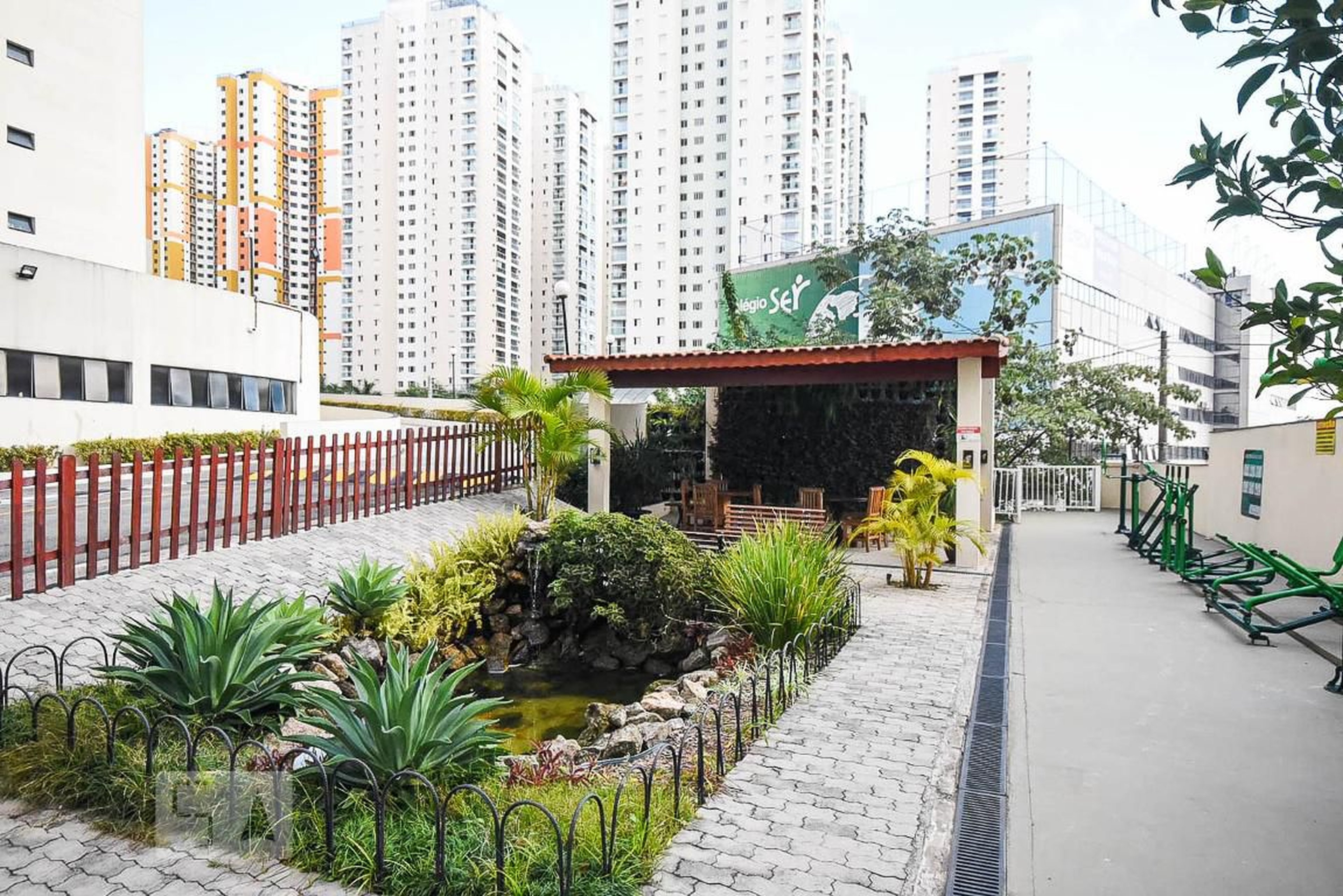 Área externa - Pitangueira I