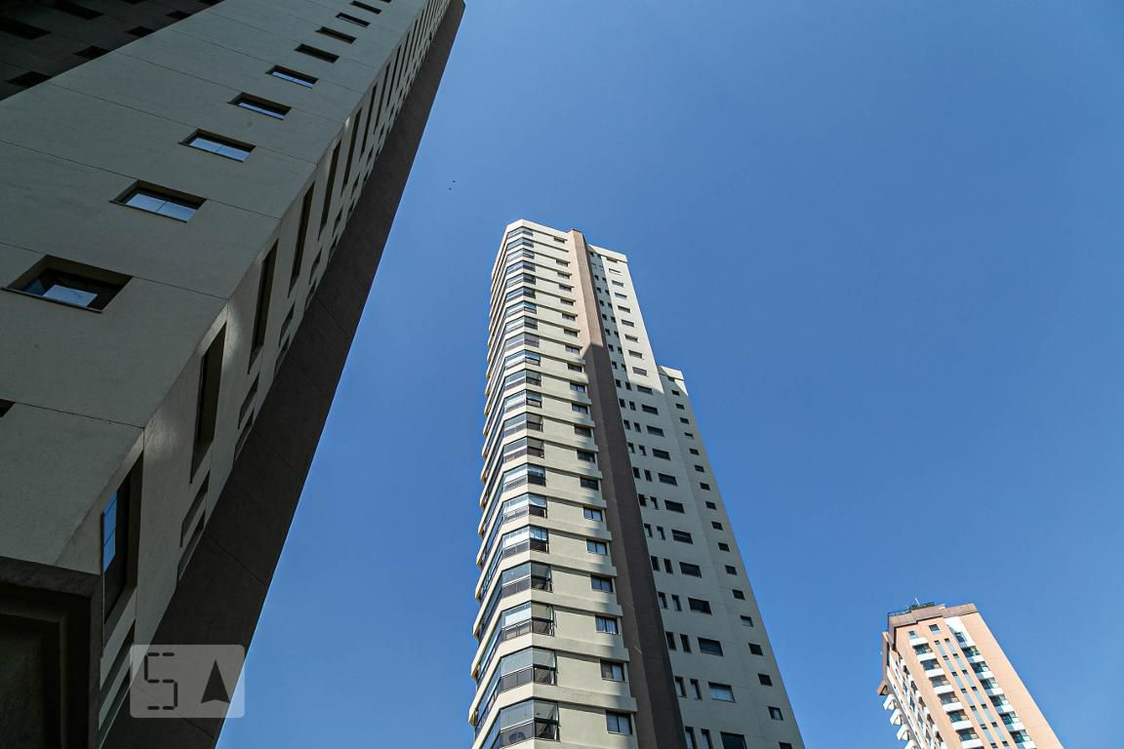 fachada Condomínio em Rua Deputado Laércio Corte, 31