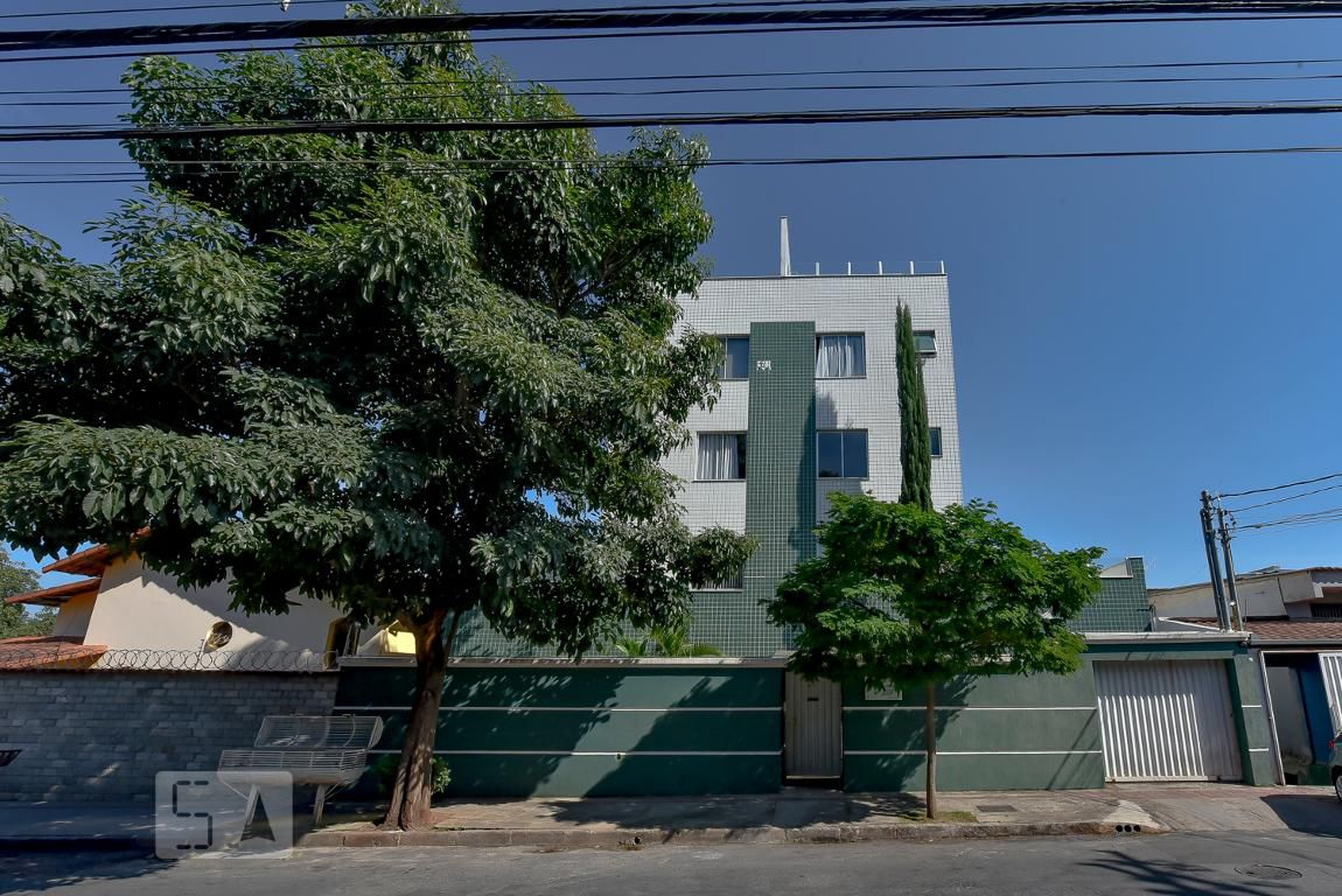 Fachada Condomínio em Rua Inácio Parreira Neves, 258