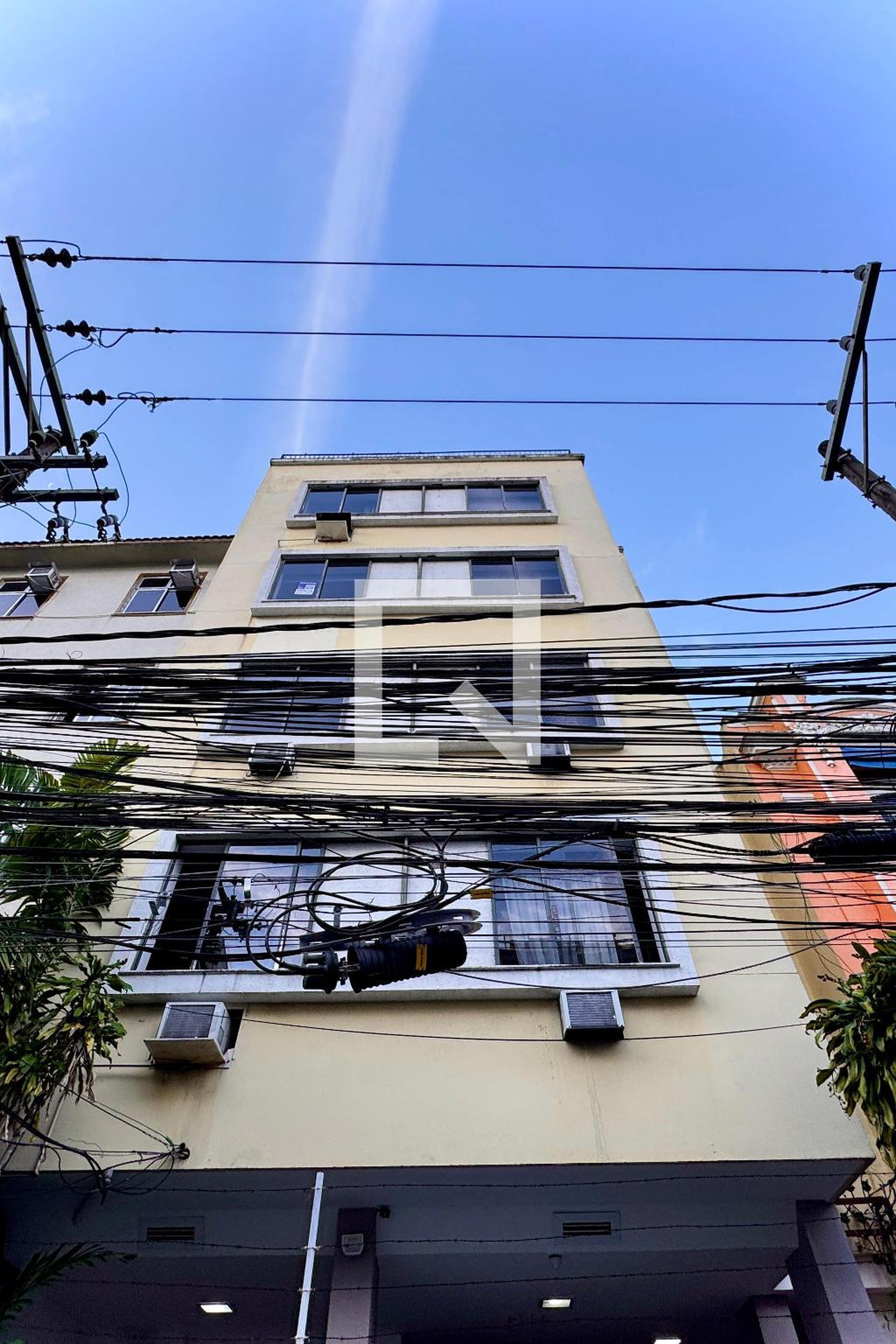 Fachada Condomínio em Rua Martins Ferreira, 21
