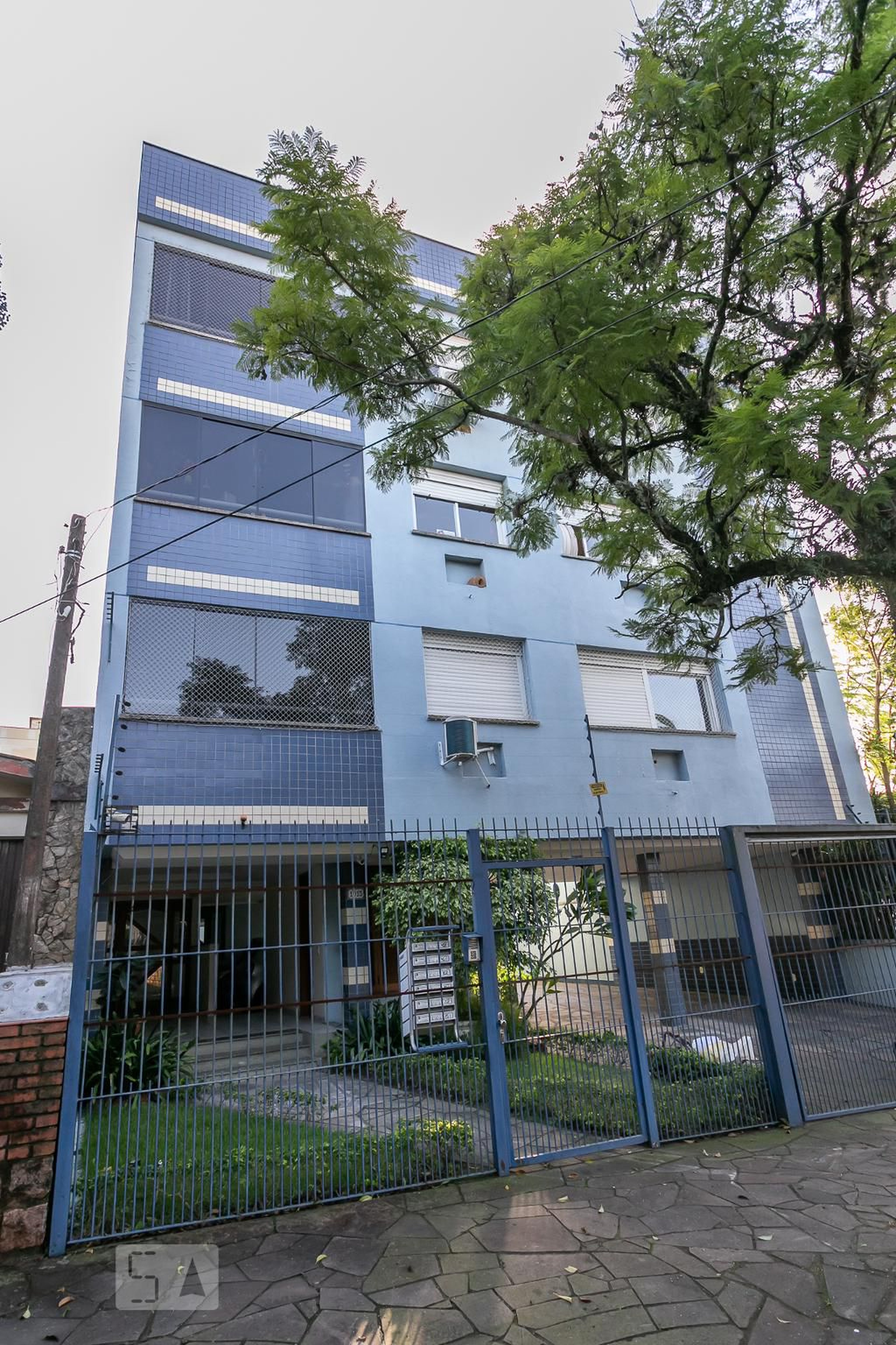 Fachada Condomínio em Rua Alberto Silva, 1015