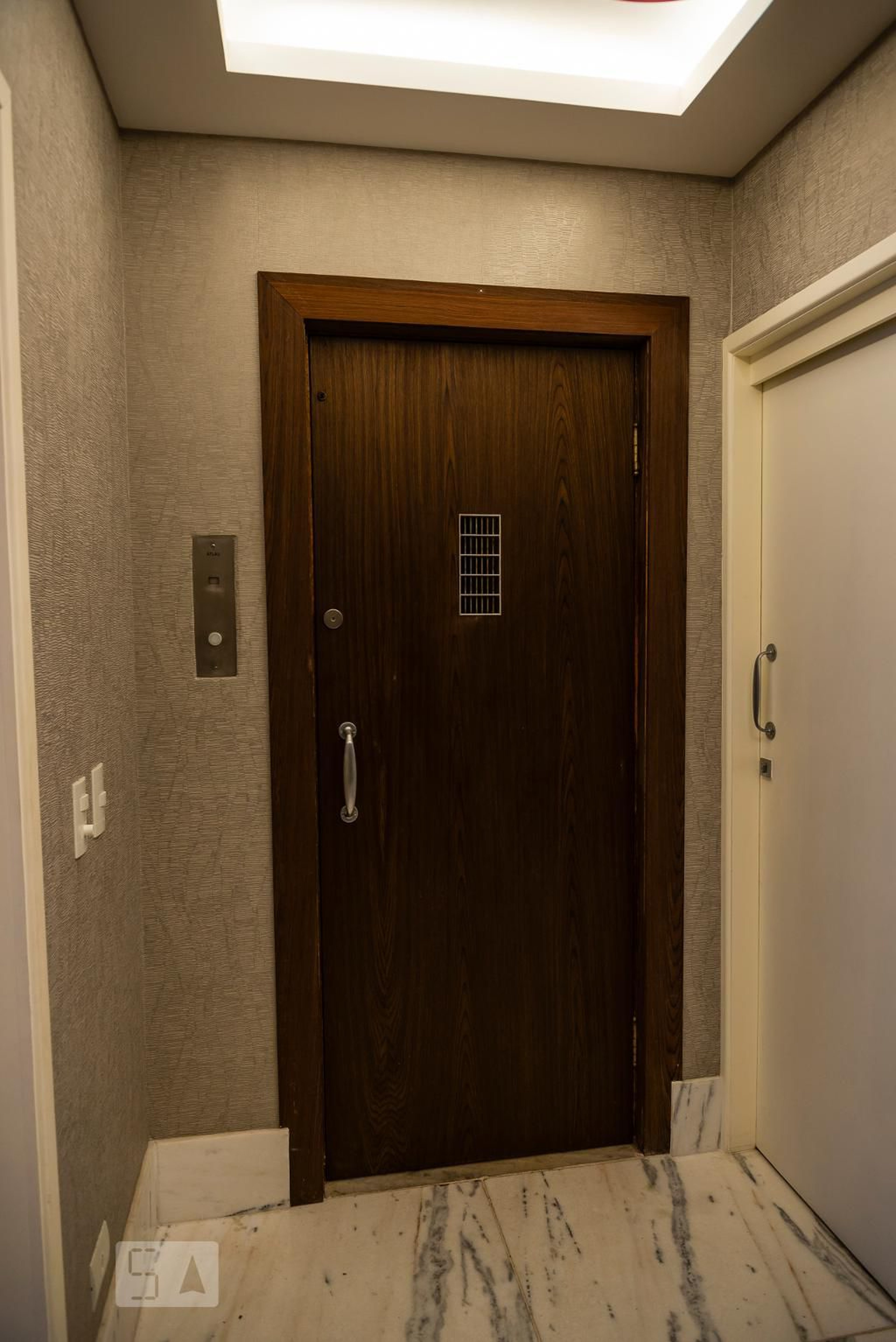 Hall de Entrada Condomínio em Rua Leopoldo Miguez, 16