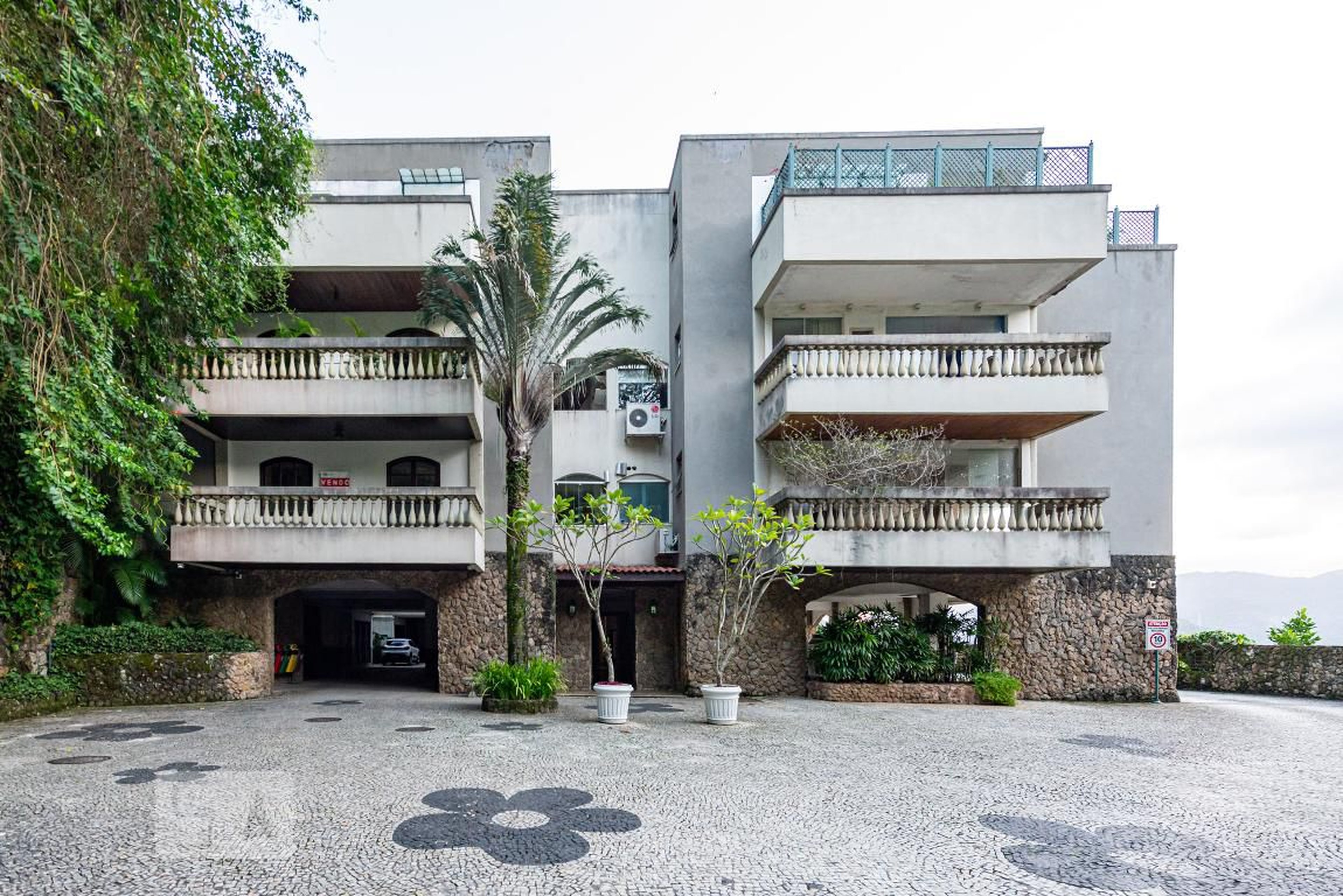 Fachada Condomínio Chácara Sacopã