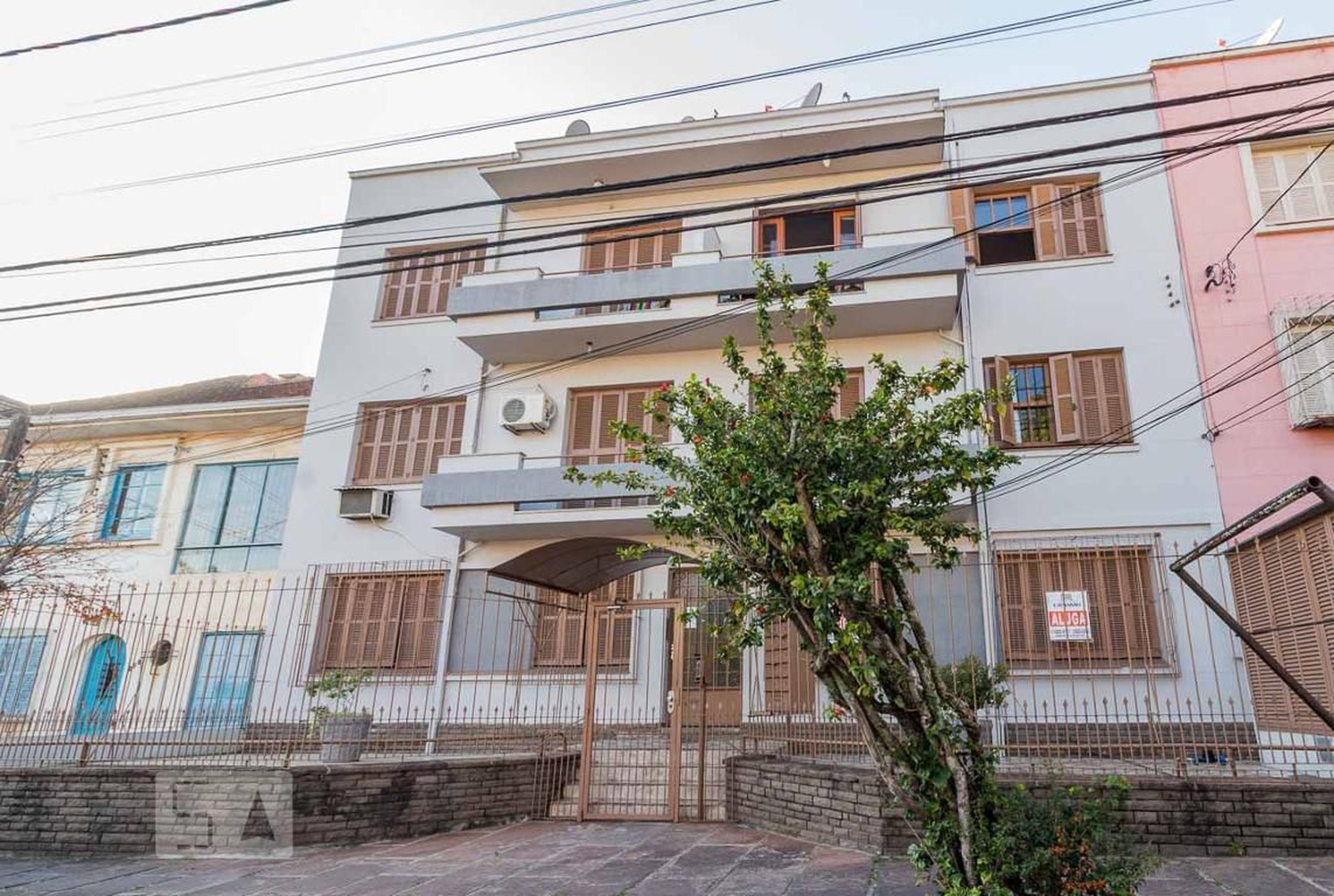 Fachada Condomínio em Rua Doutor Voltaire Pires, 404