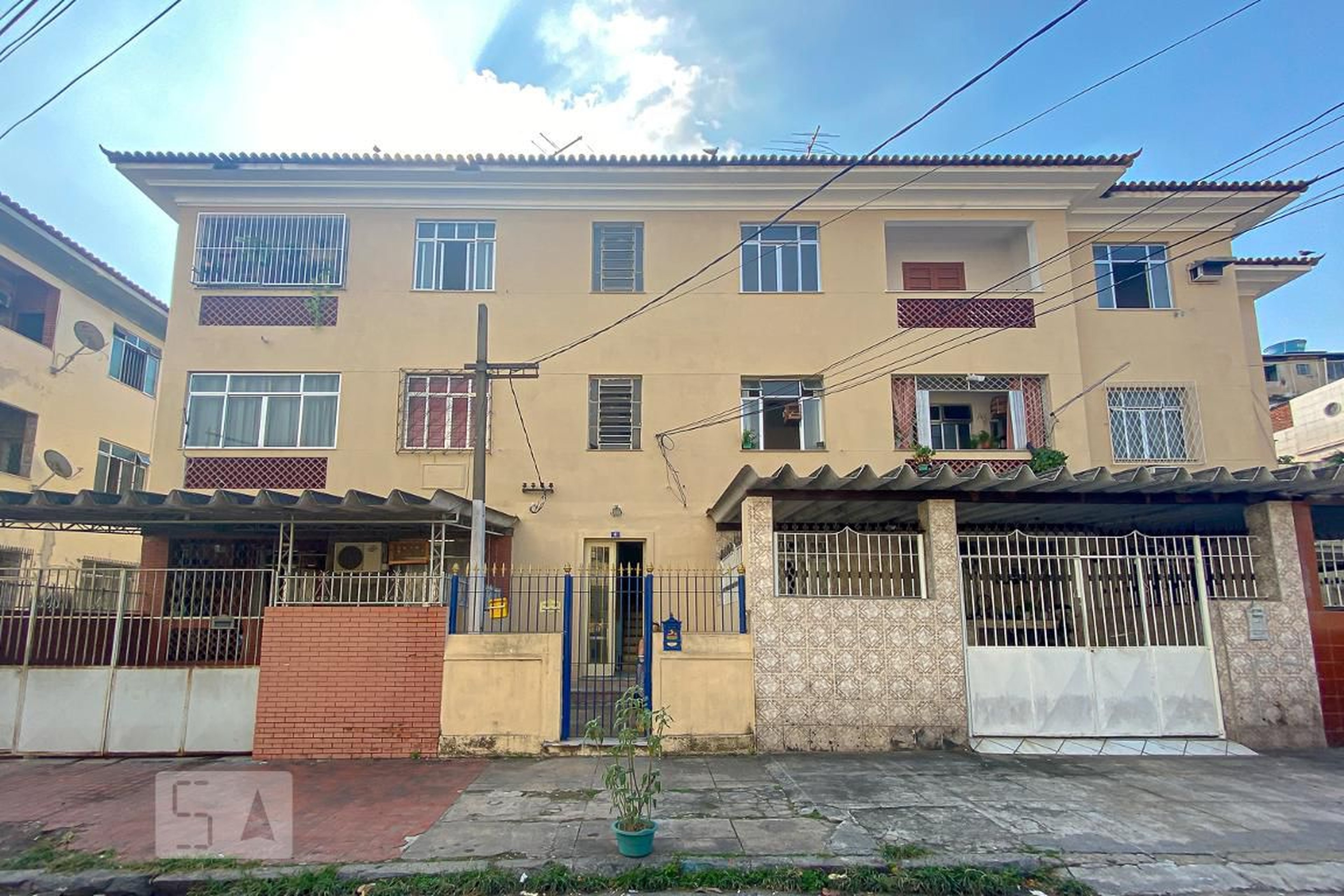 Fachada Condomínio em Rua Engenheiro Moreira Lima, 6