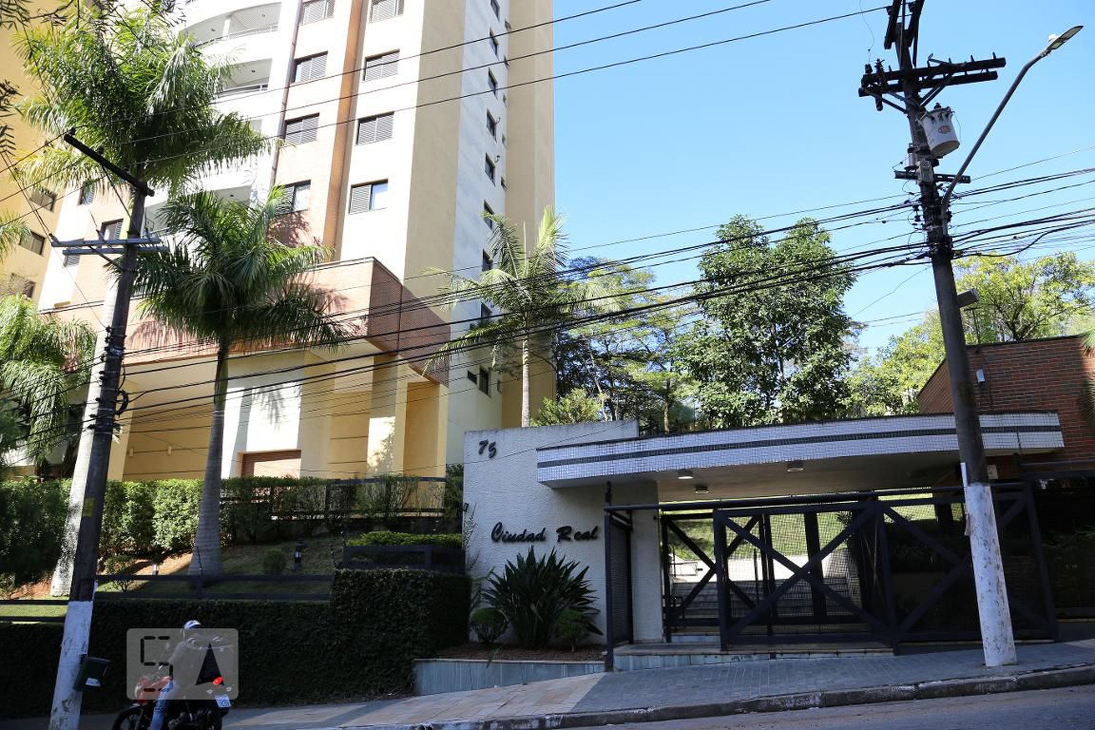 Fachada do Condomínio Condomínio Ciudad Real