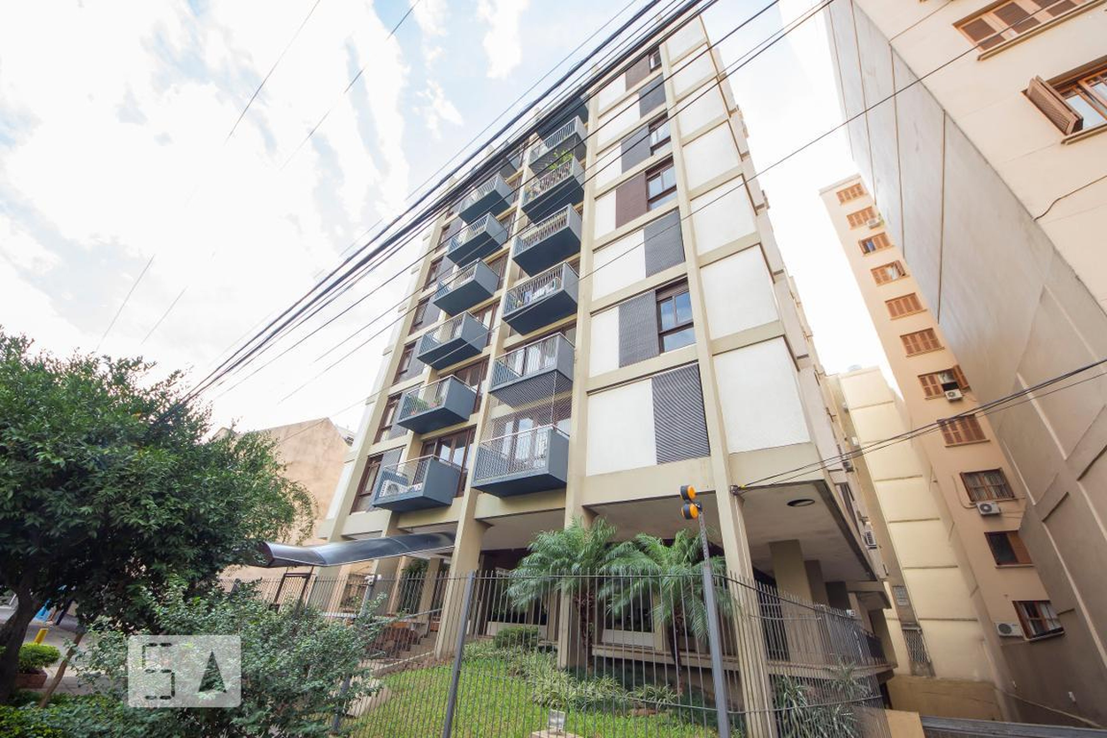 Fachada do Condomínio Edifício Itapema