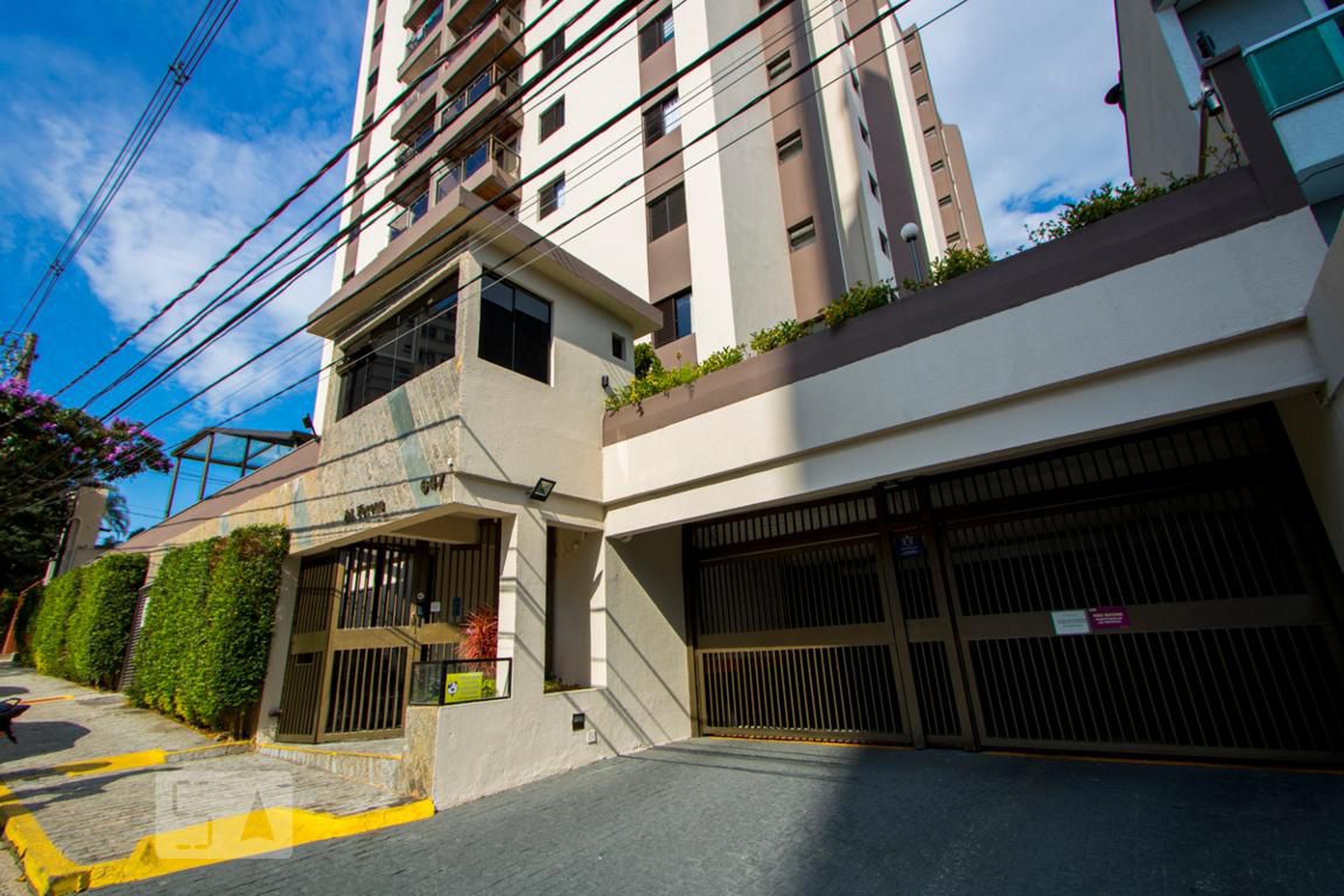 Fachada do Condomínio Condomínio em Rua Atibaia, 670