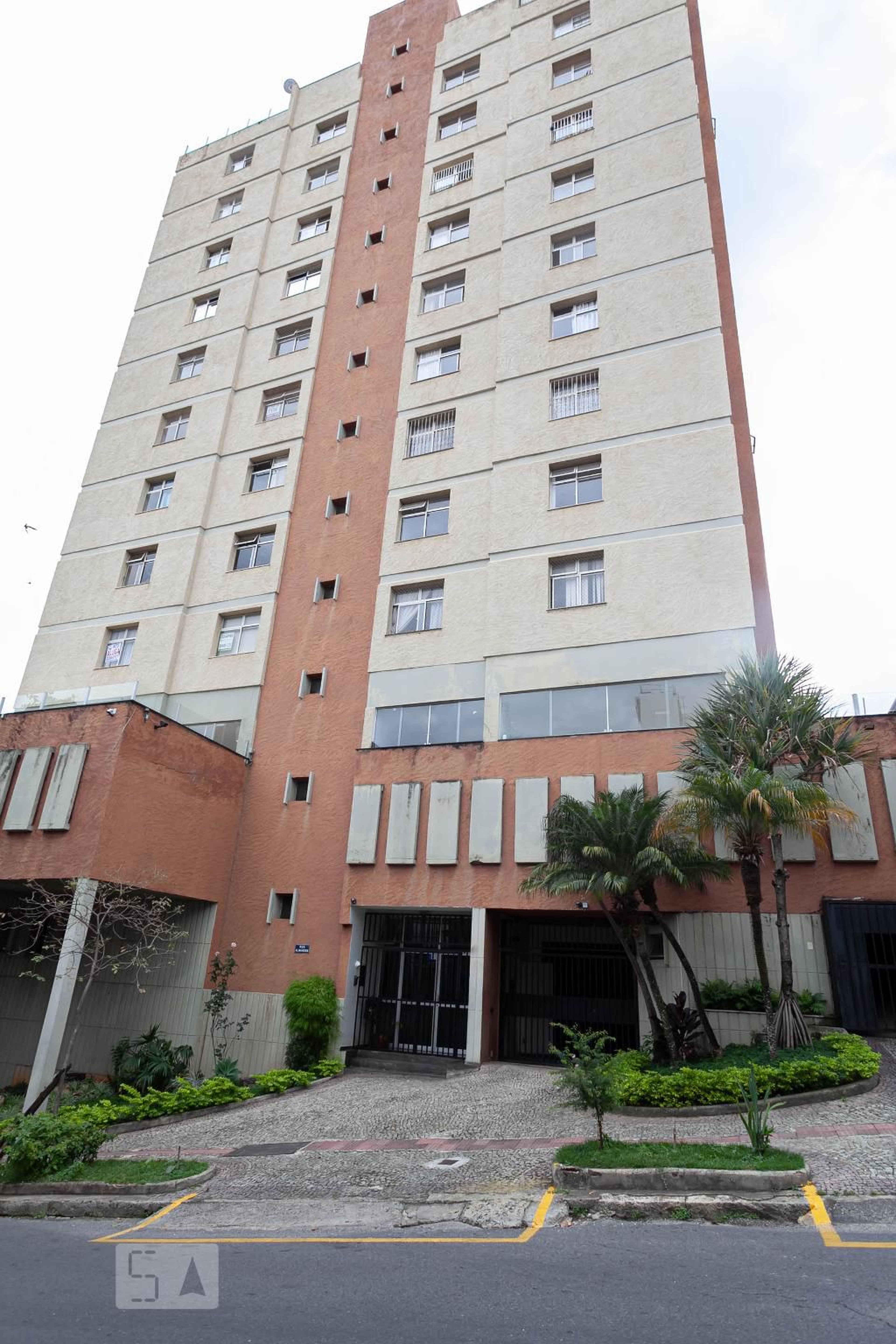 Fachada do prédio Condomínio em Rua Almandina, 15