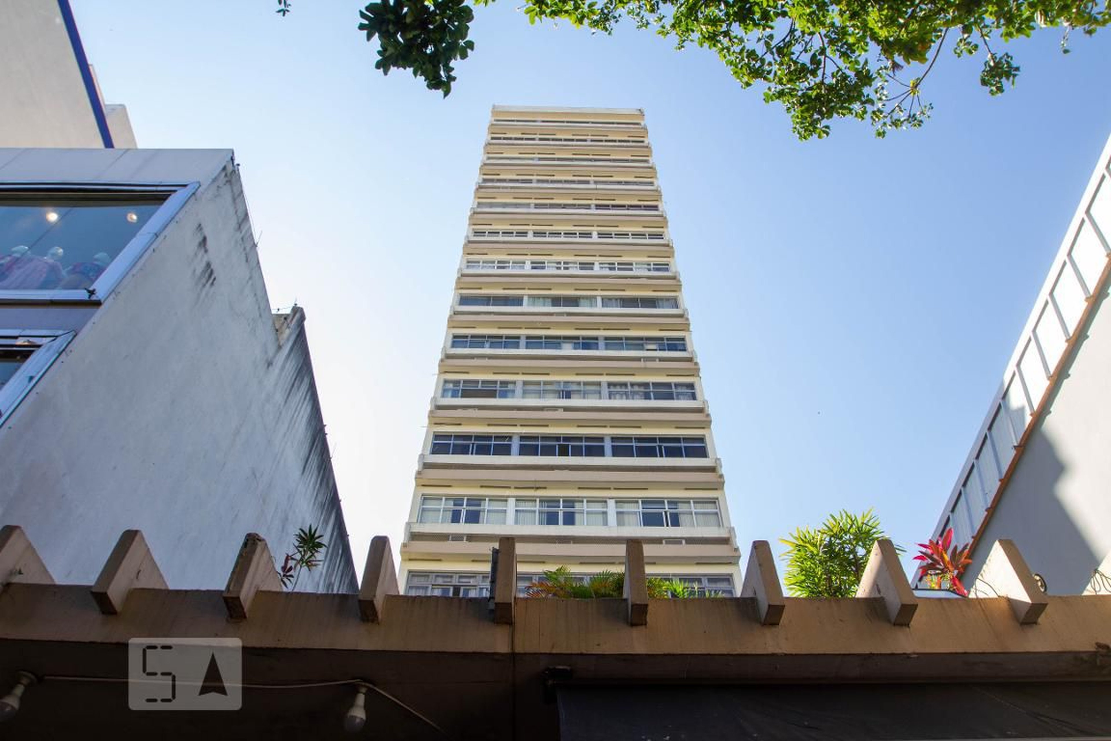 Fachada do Prédio Condomínio em Rua Visconde de Pirajá, 128