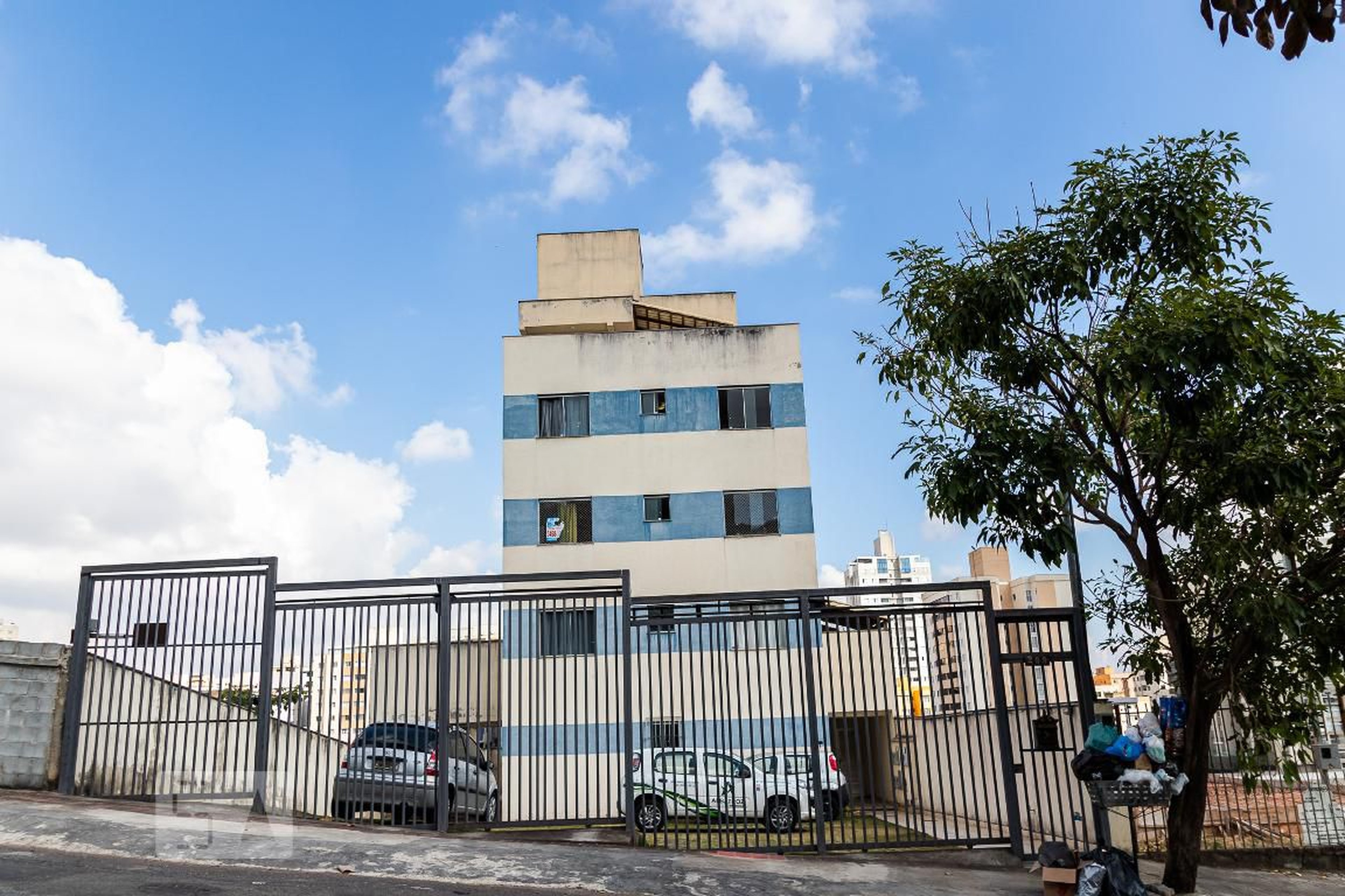 Fachada Condomínio em R. Francisca Santos Anastácia, 289