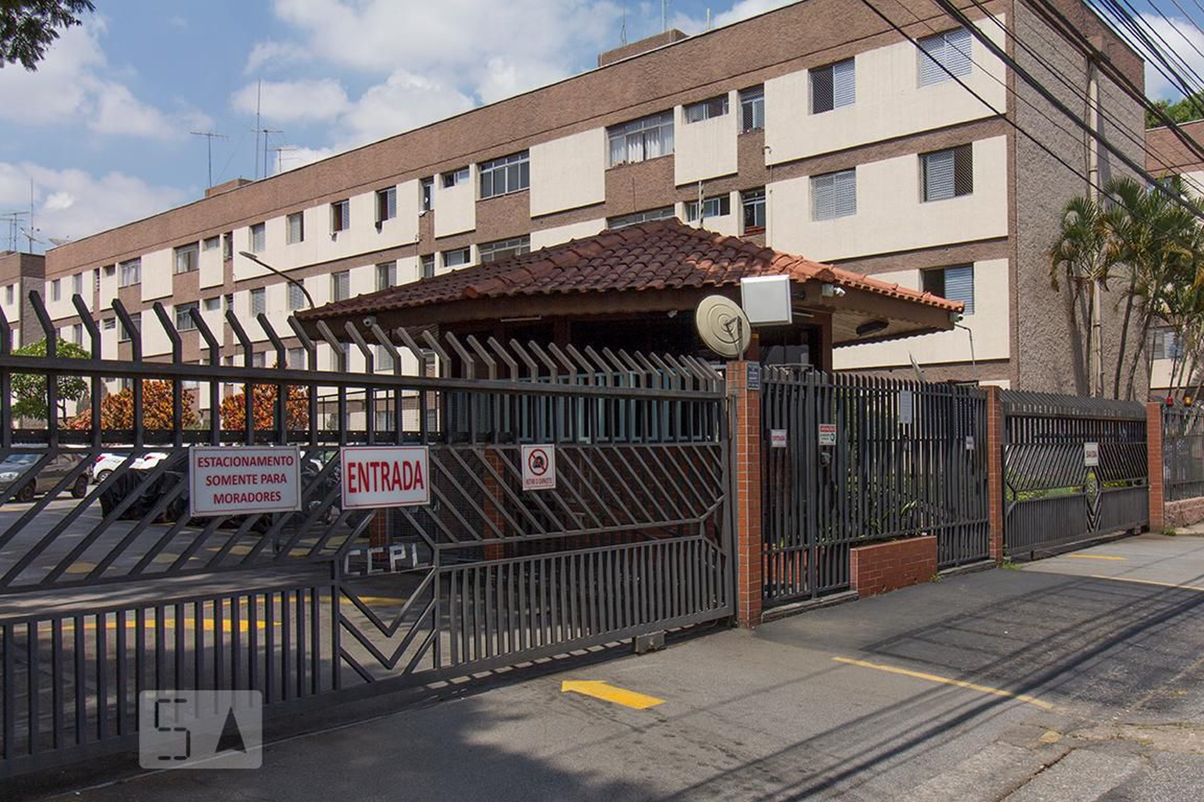 Fachada do Condomínio Condomínio em Rua Corcovado, 131