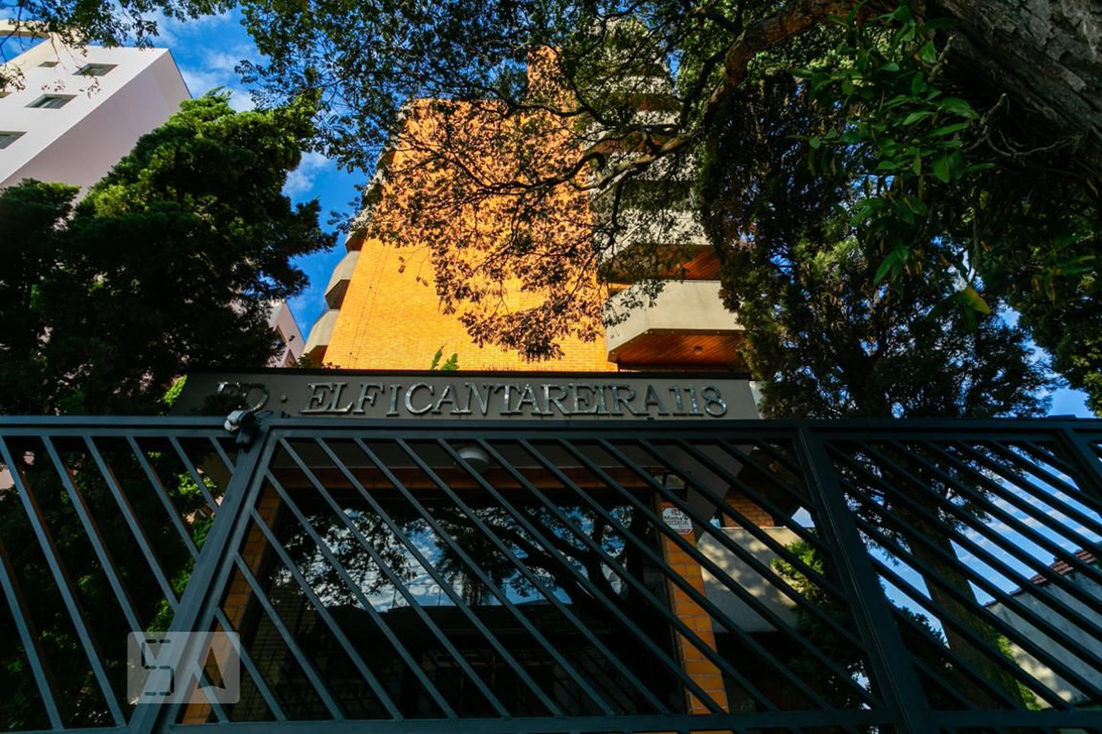 Fachada do prédio Edificio Elfi Cantareira