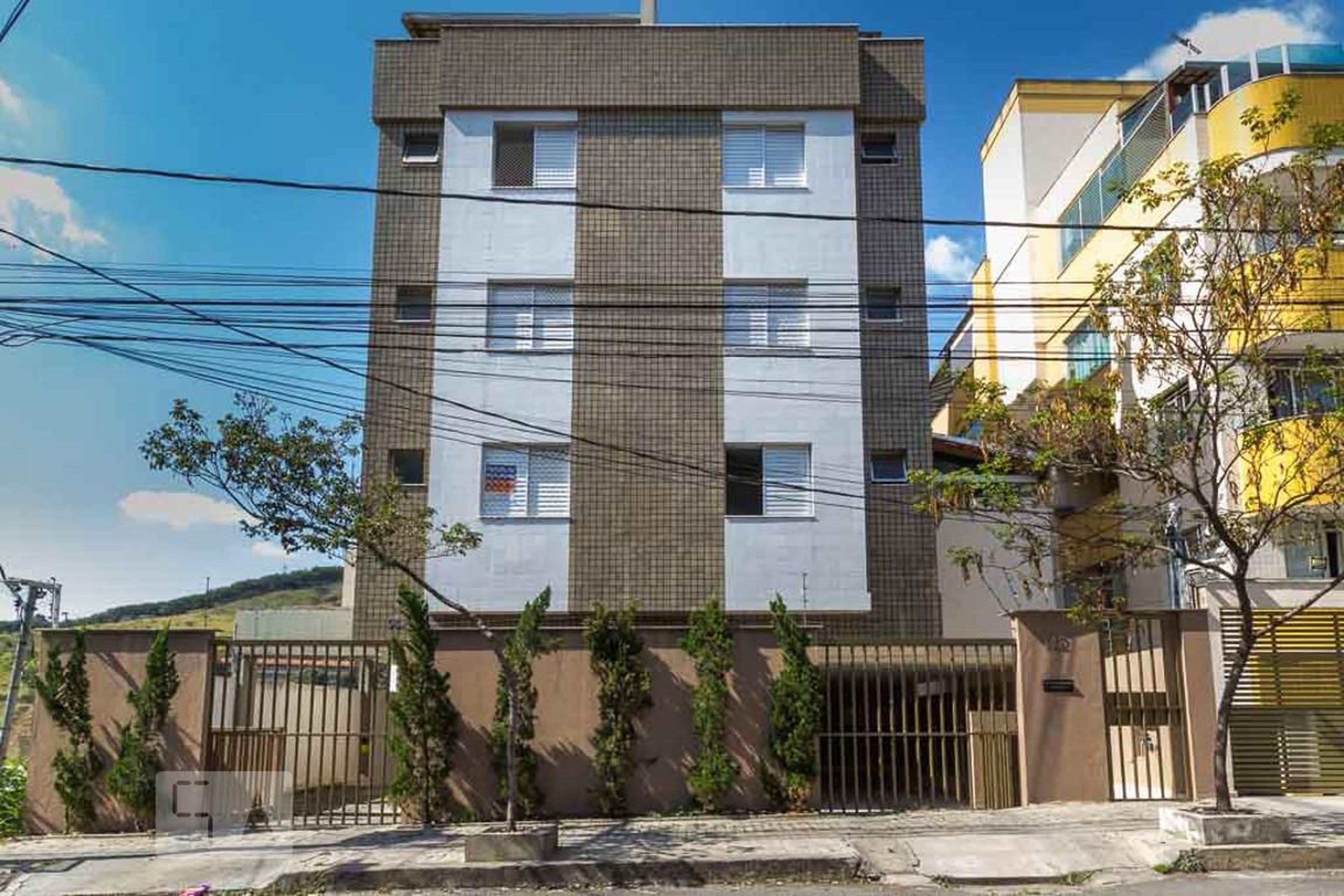 Fachada Condomínio em Rua Elson Nunes de Souza, 142