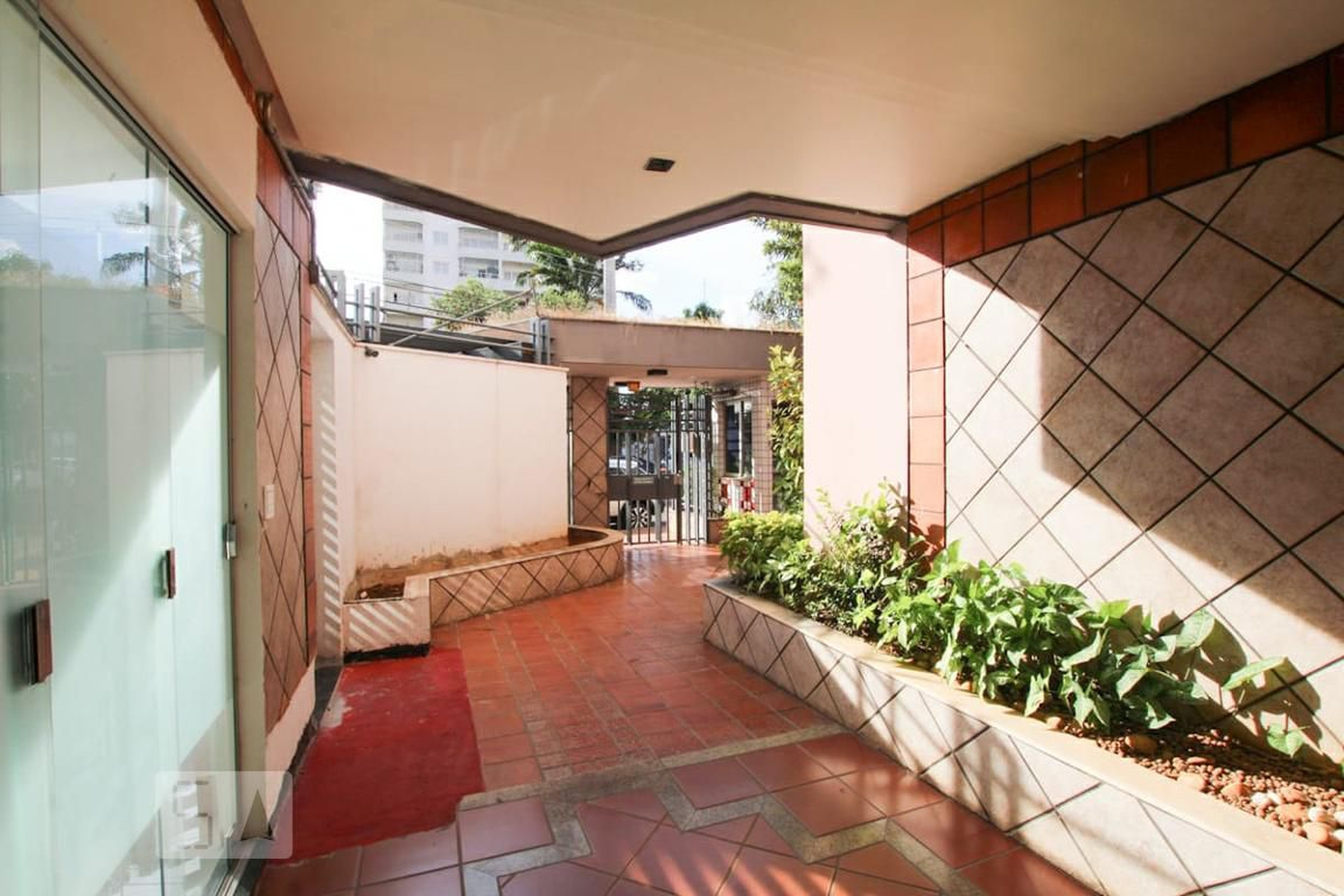 Entrada - Saints Louis