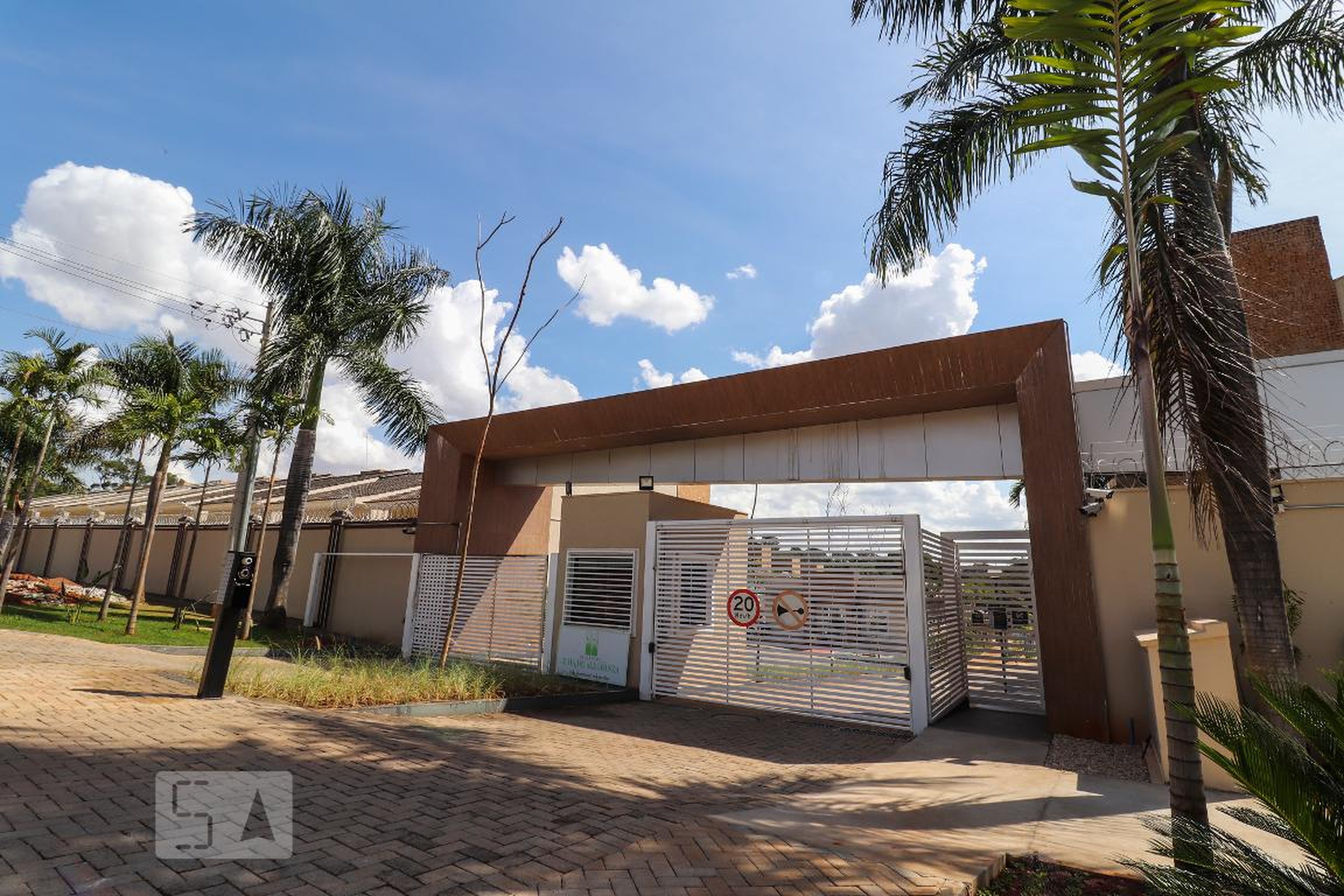 Fachada Condomínio em Avenida Pio Correia, 47