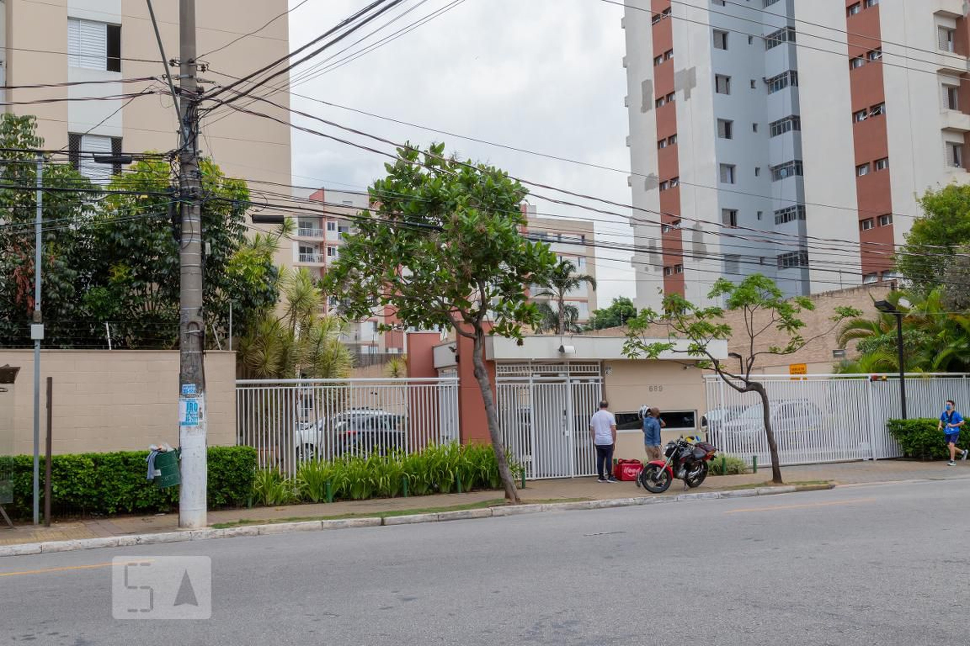 Fachada do Condomínio Condomínio em Avenida Otacílio Tomanik, 698