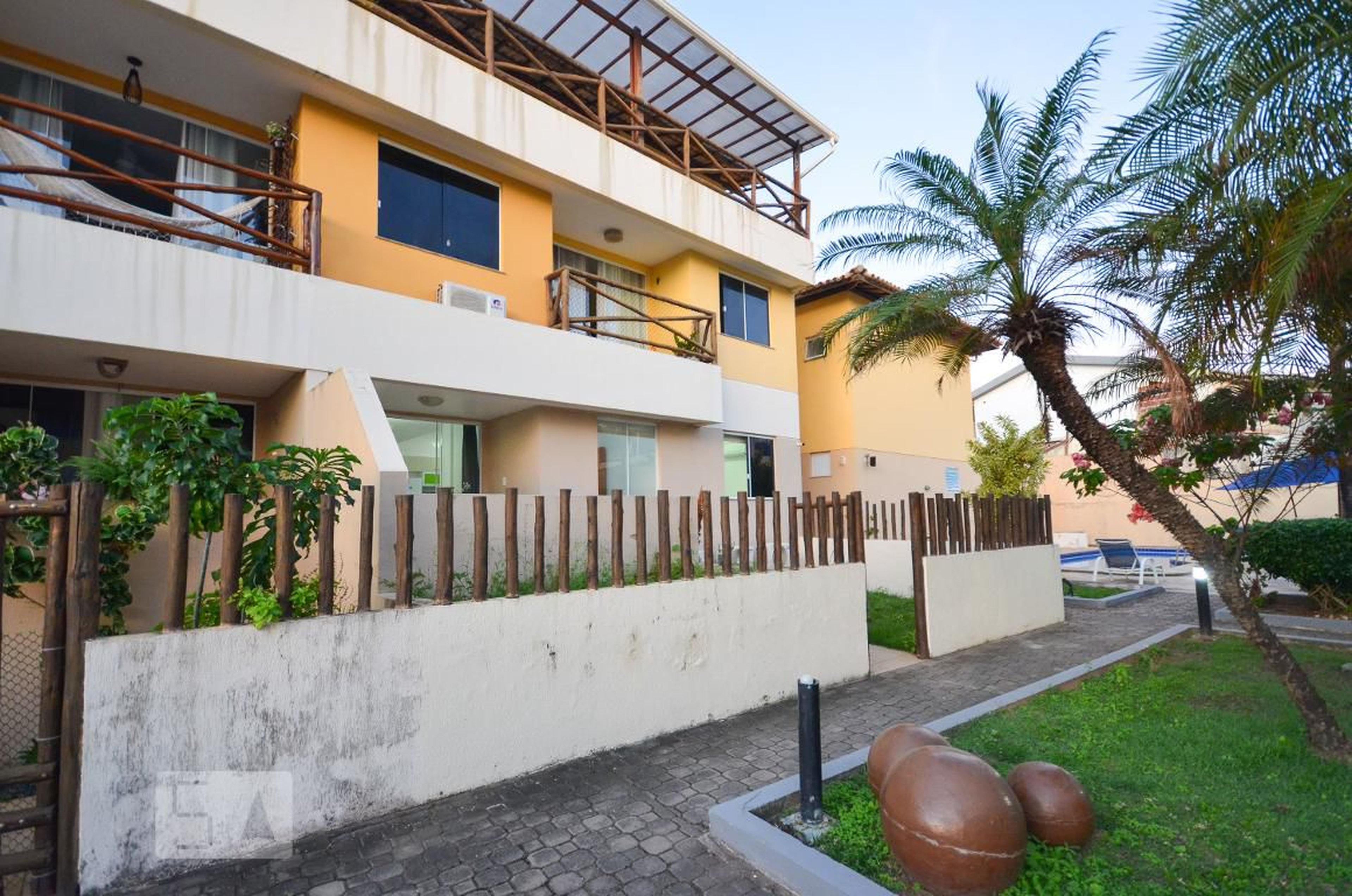 Fachada Condomínio em Rua Lídia Borja, 524