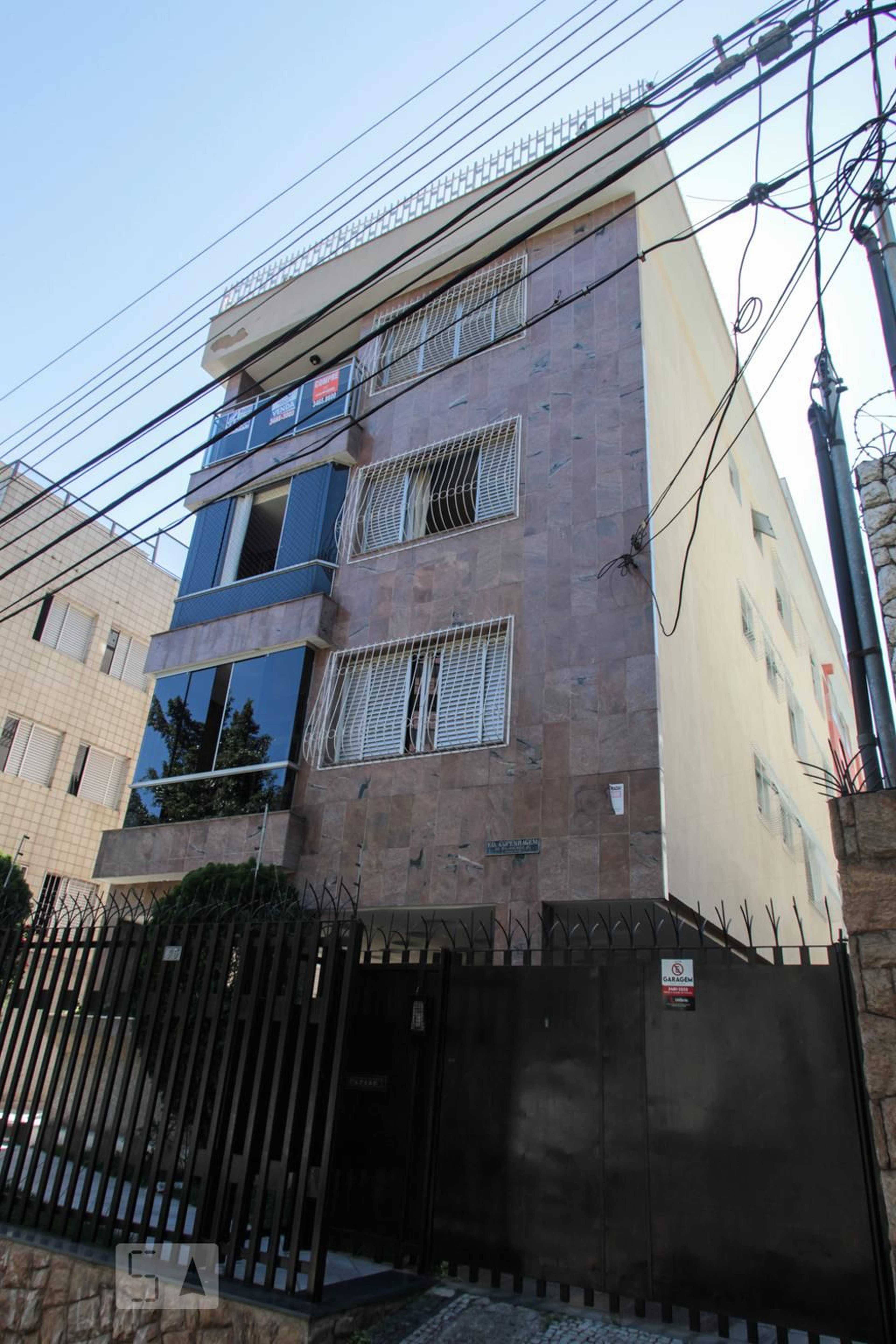 Fachada Condomínio em Rua Doutor Benjamim Moss, 85