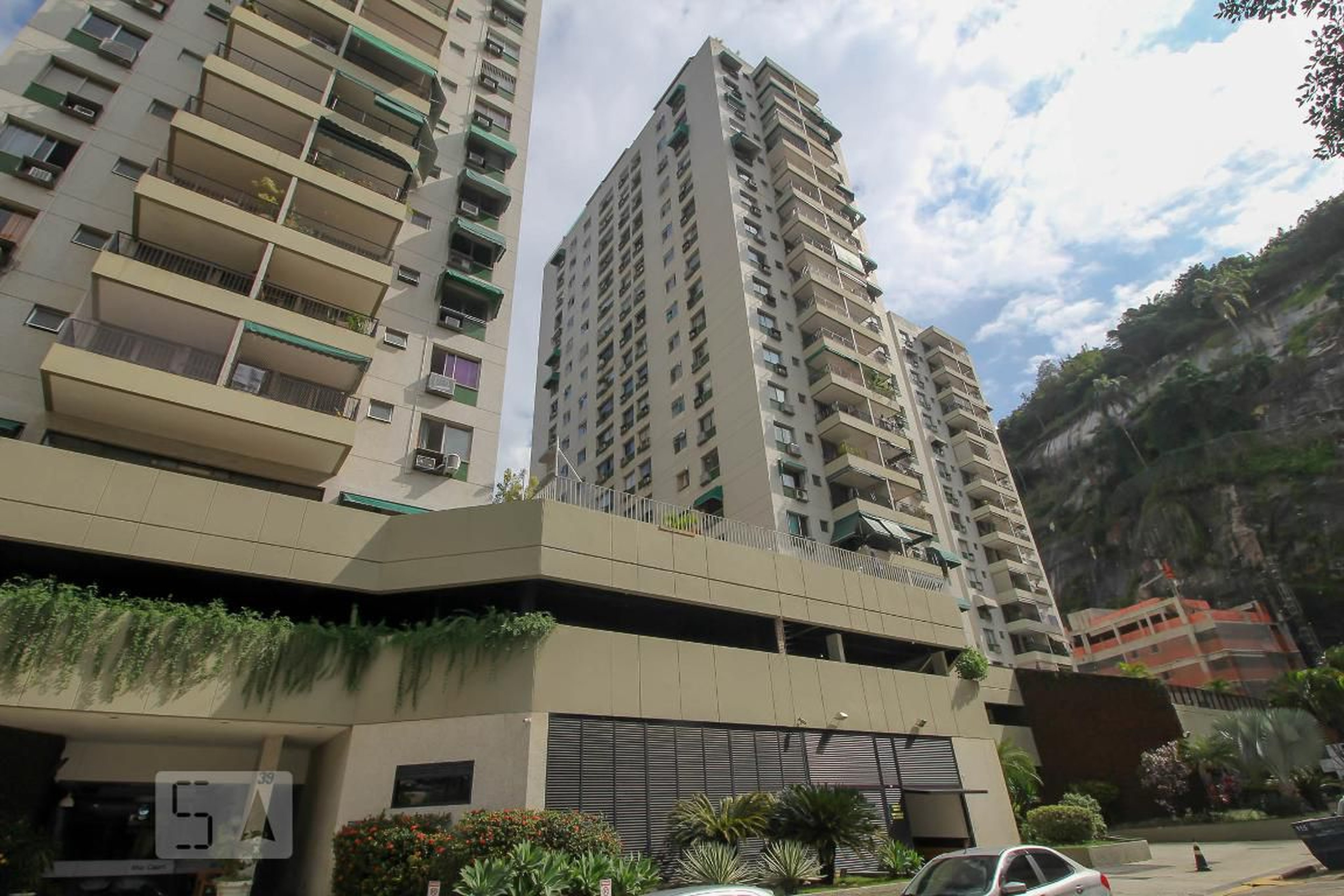 Fachada do Condomínio Edifício Ilha Capri