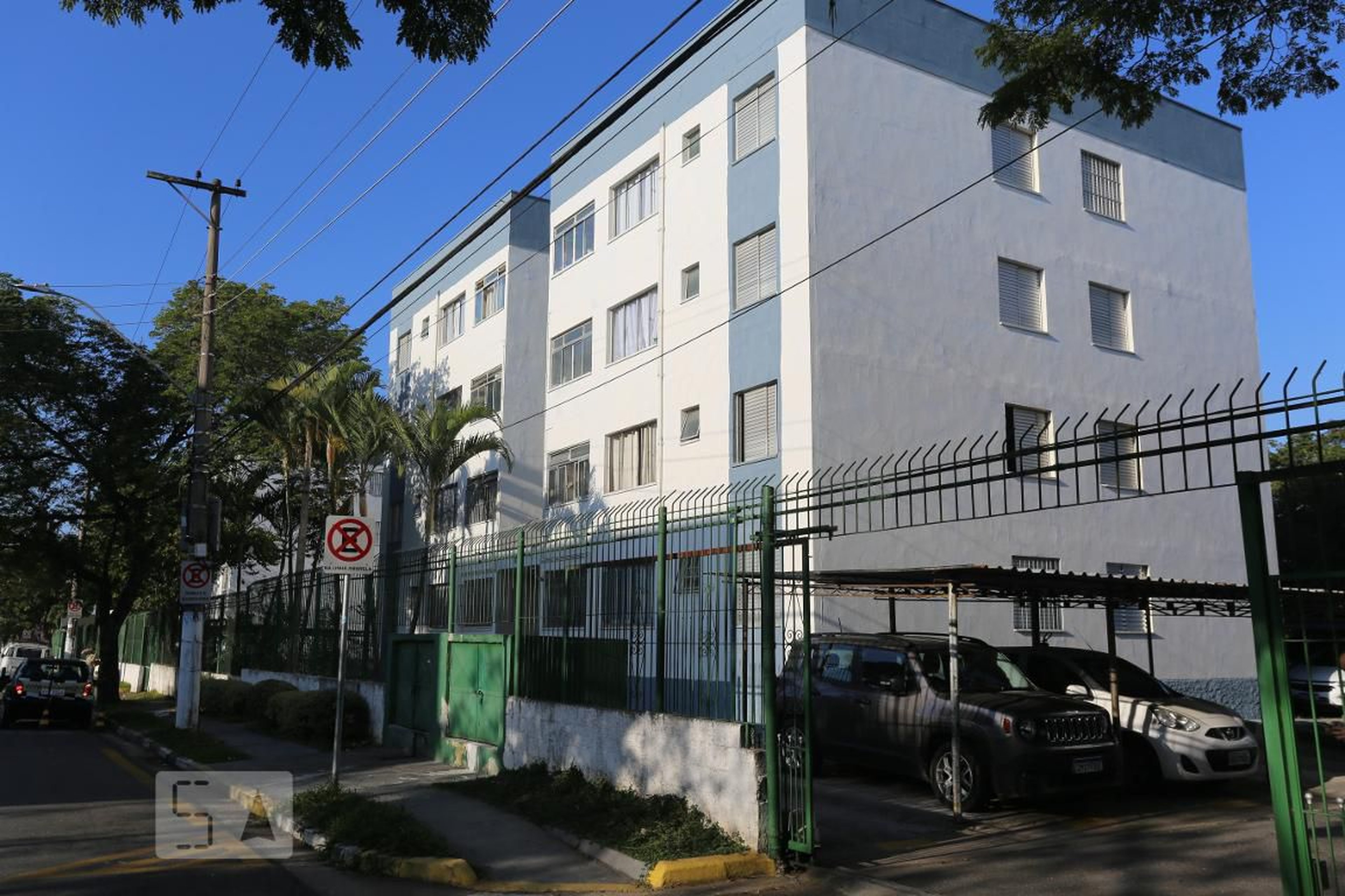 Fachada do Condomínio Condomínio em Rua Laranjeira, 151