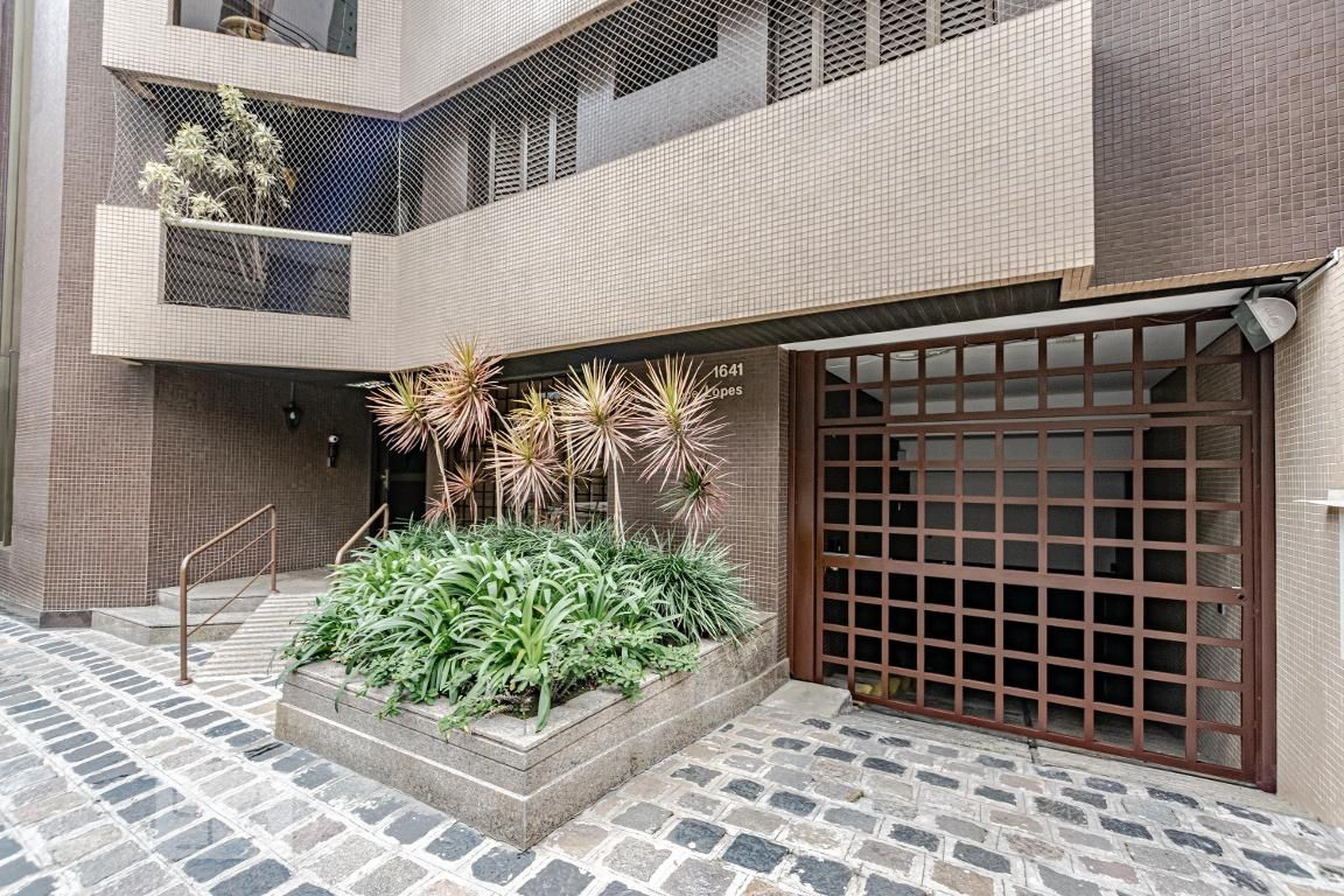 Entrada - Edifício Luiz Felippe Lopes