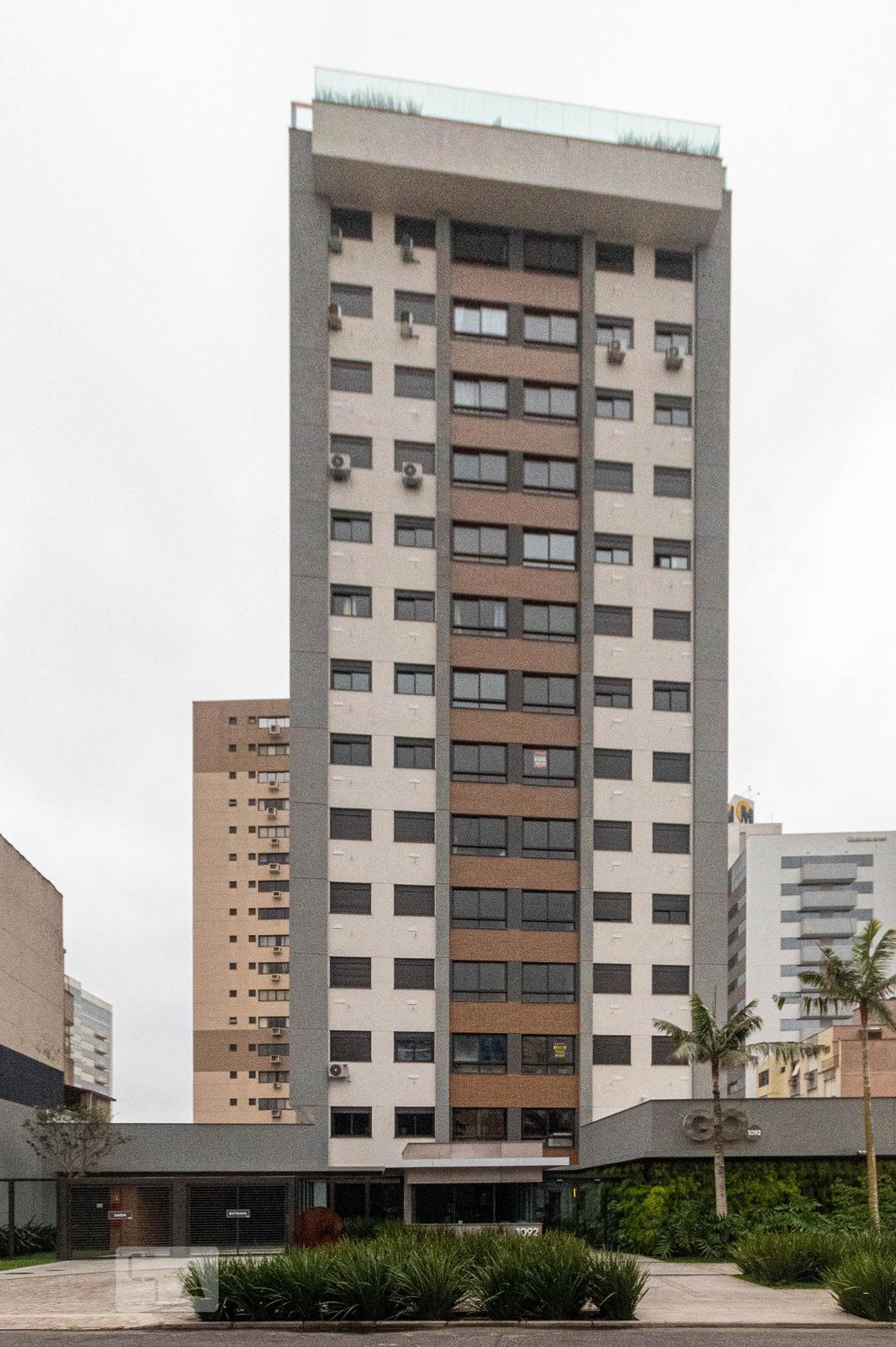 Fachada do Condomínio Condomínio Go Santana 1092
