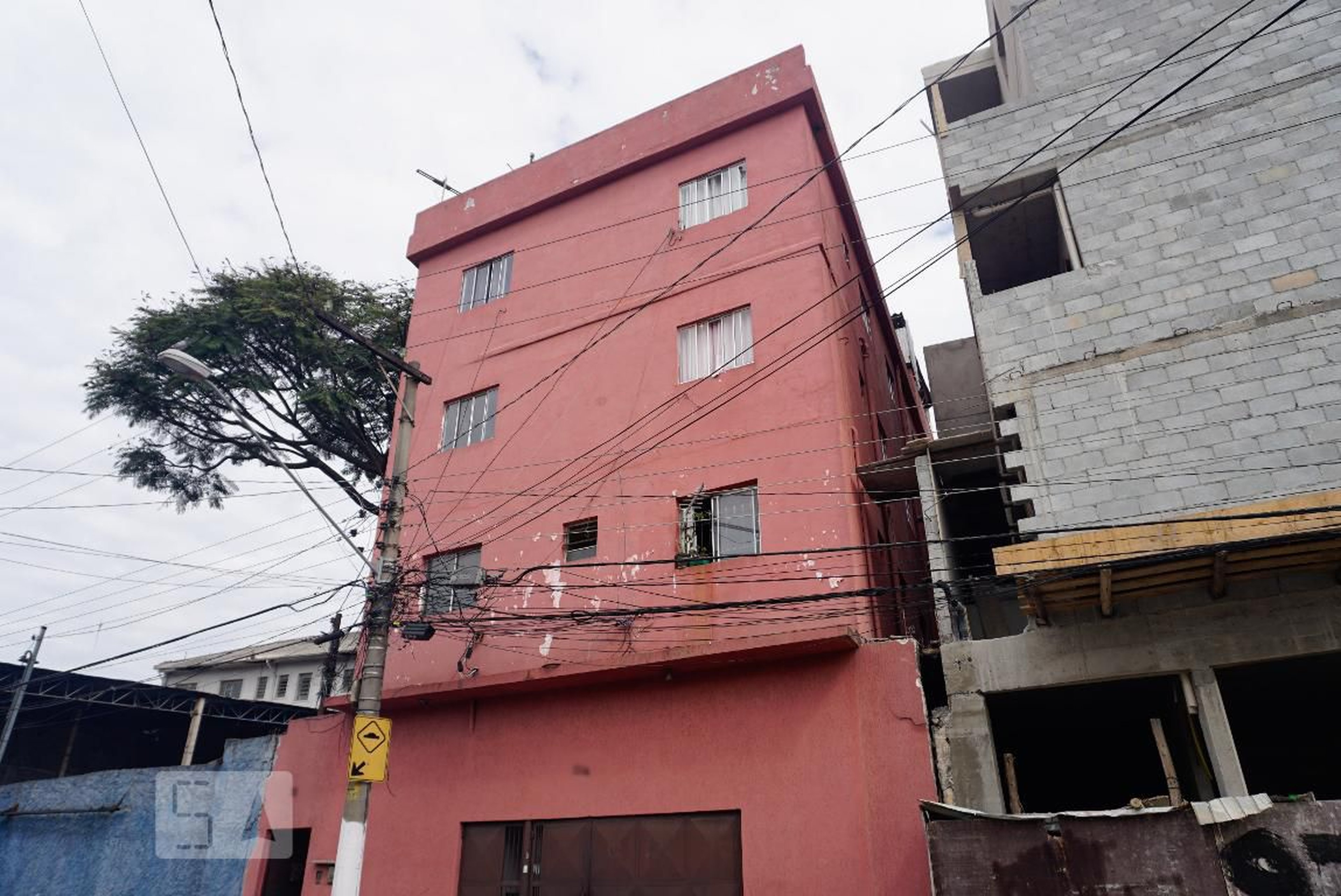 Fachada do Prédio Condomínio em Rua Miguel Arcanjo de Oliveira, 10