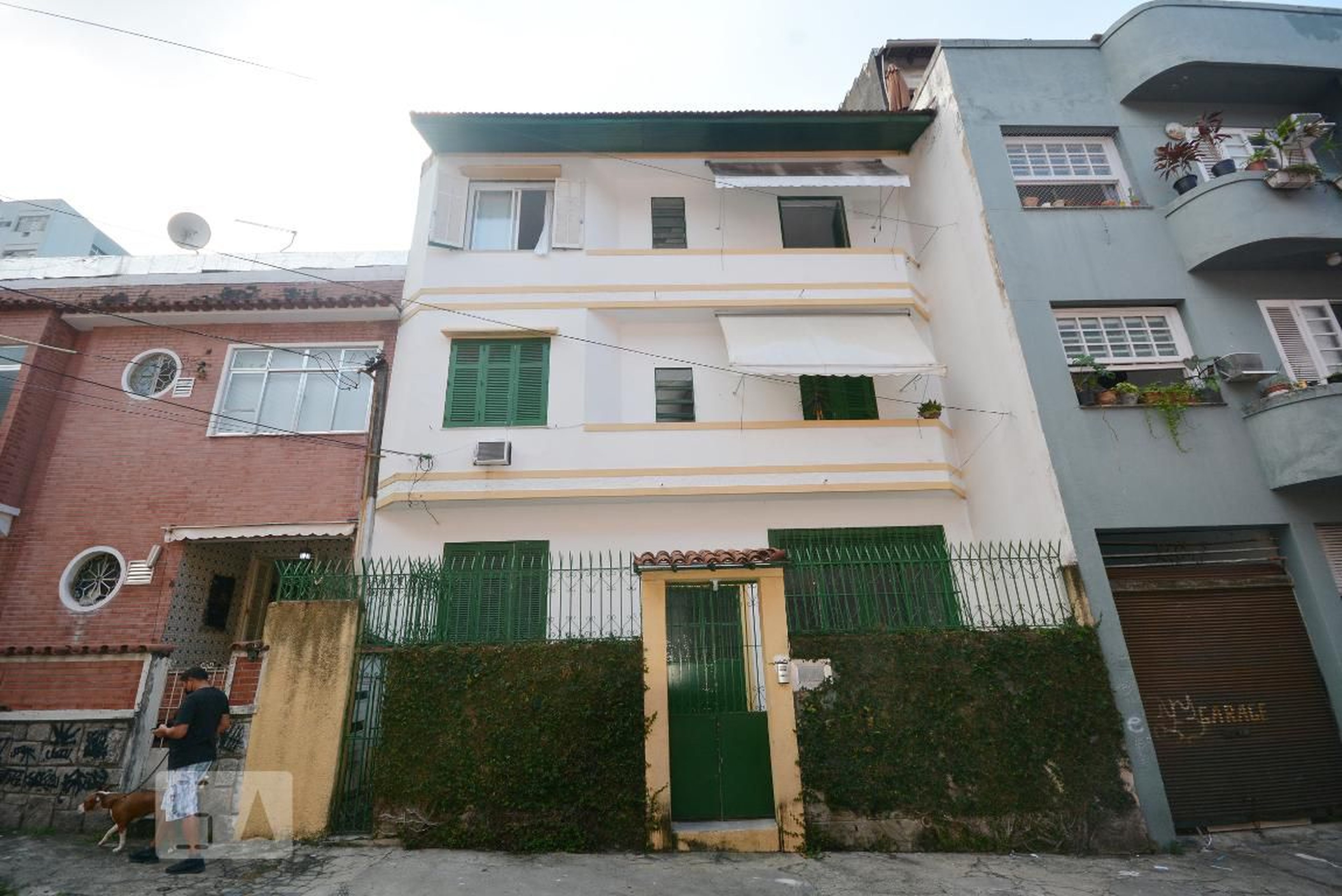 Fachada do Prédio Condomínio em Rua Vitório da Costa, 76