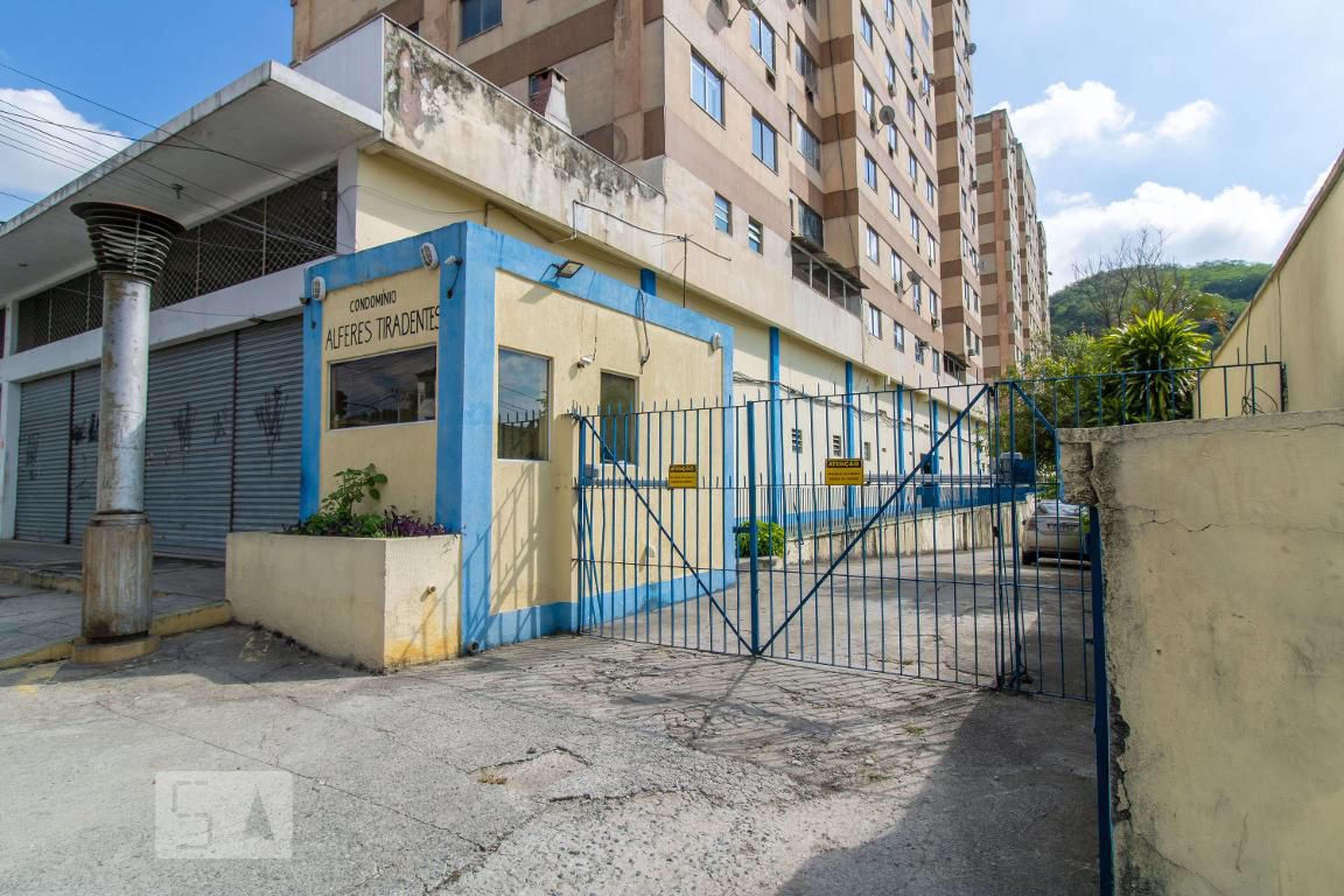 Fachada do Condomínio Condomínio Alferes Tiradentes