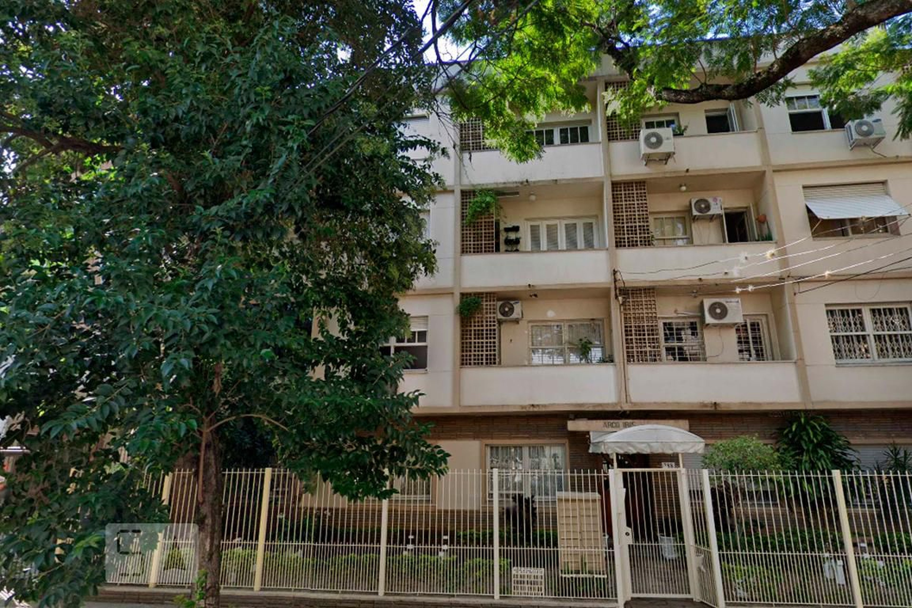 Fachada do Condomínio Condomínio Arco Íris