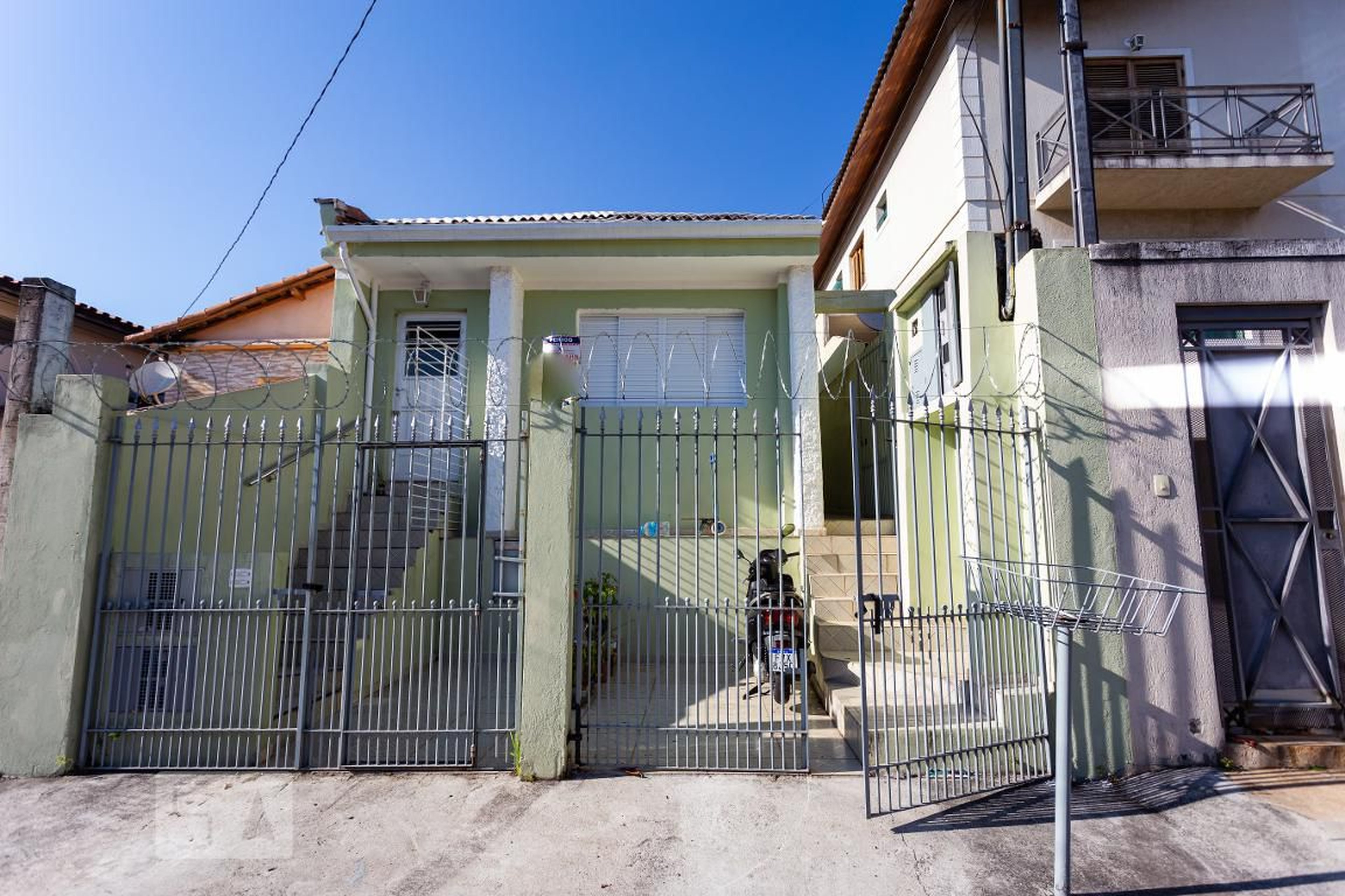 Fachada Condomínio em Rua Pascoal Pássaro, 103