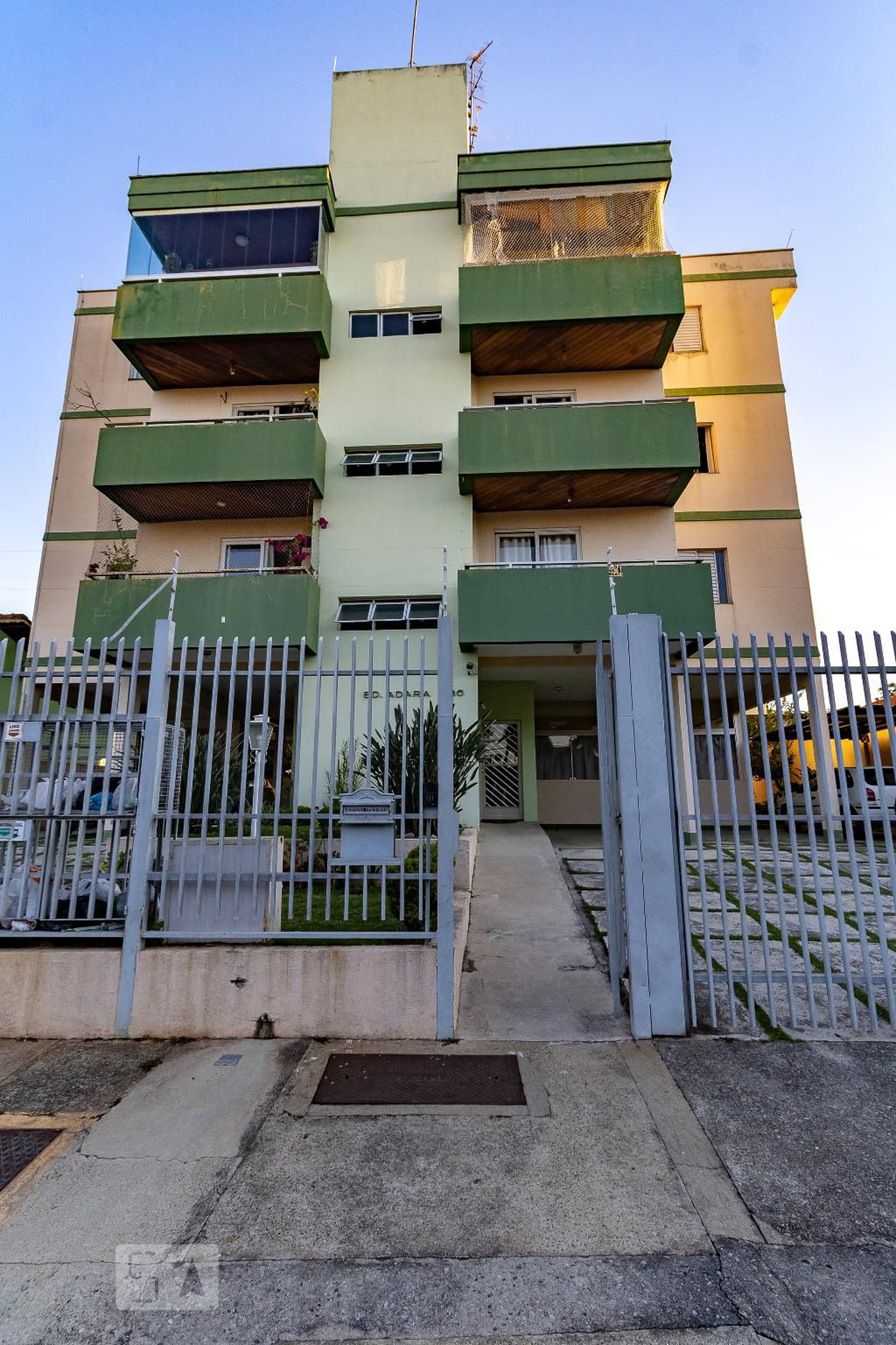 Fachada do Condomínio Condomínio em Rua Araraquara, 86
