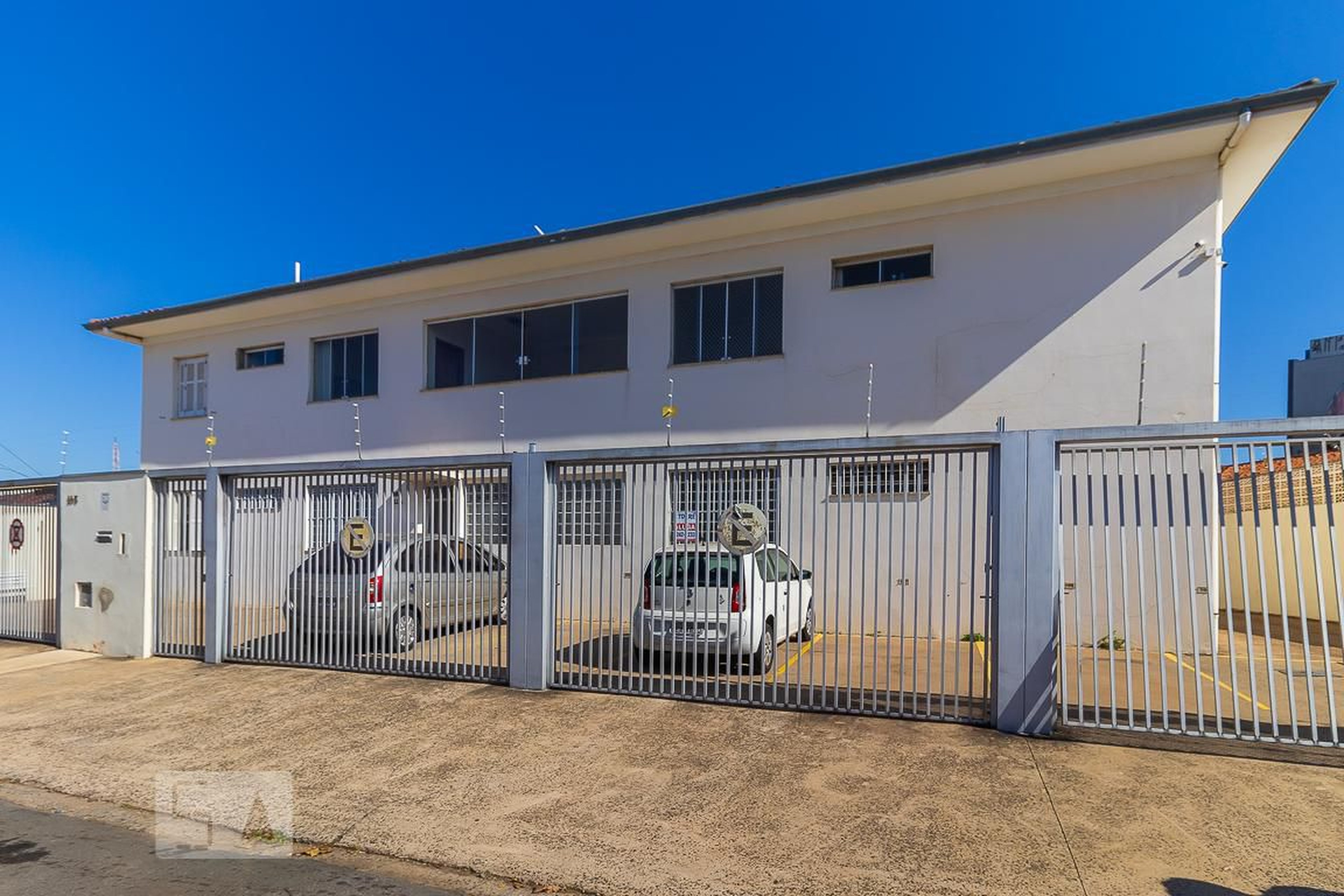 Fachada Condomínio em Rua Orlando Carpino, 103