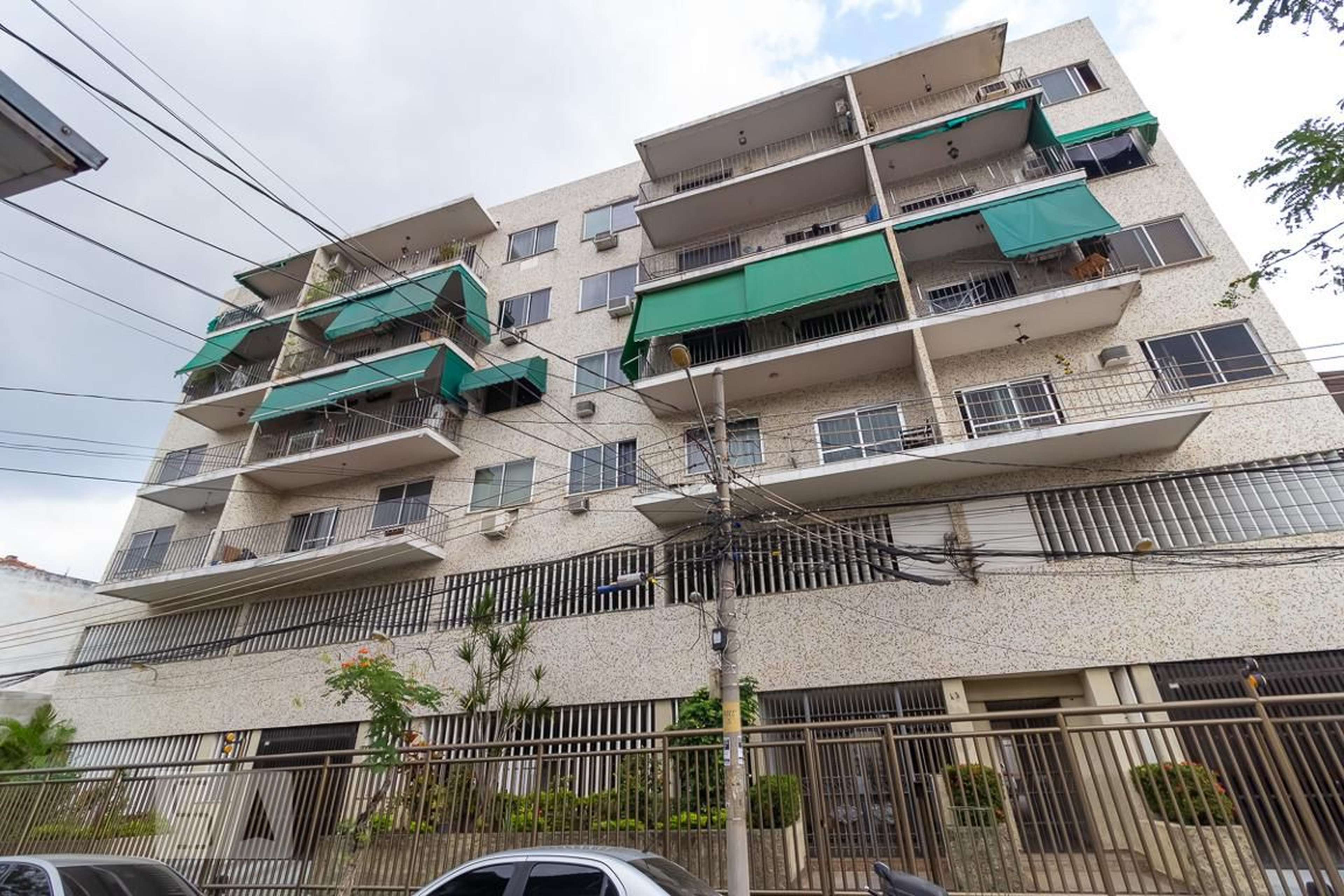 Fachada Condomínio em Rua Viêira da Silva, 43