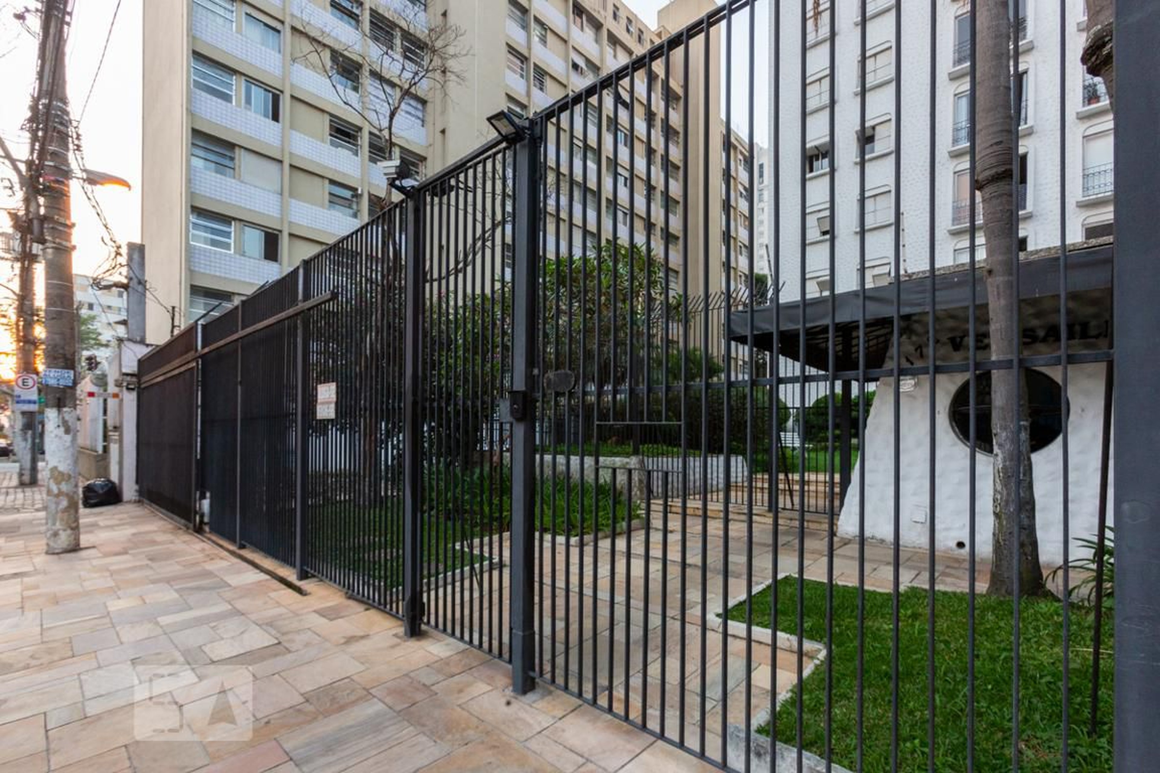 Fachada Condomínio em Rua Professor Vahia de Abreu, 174