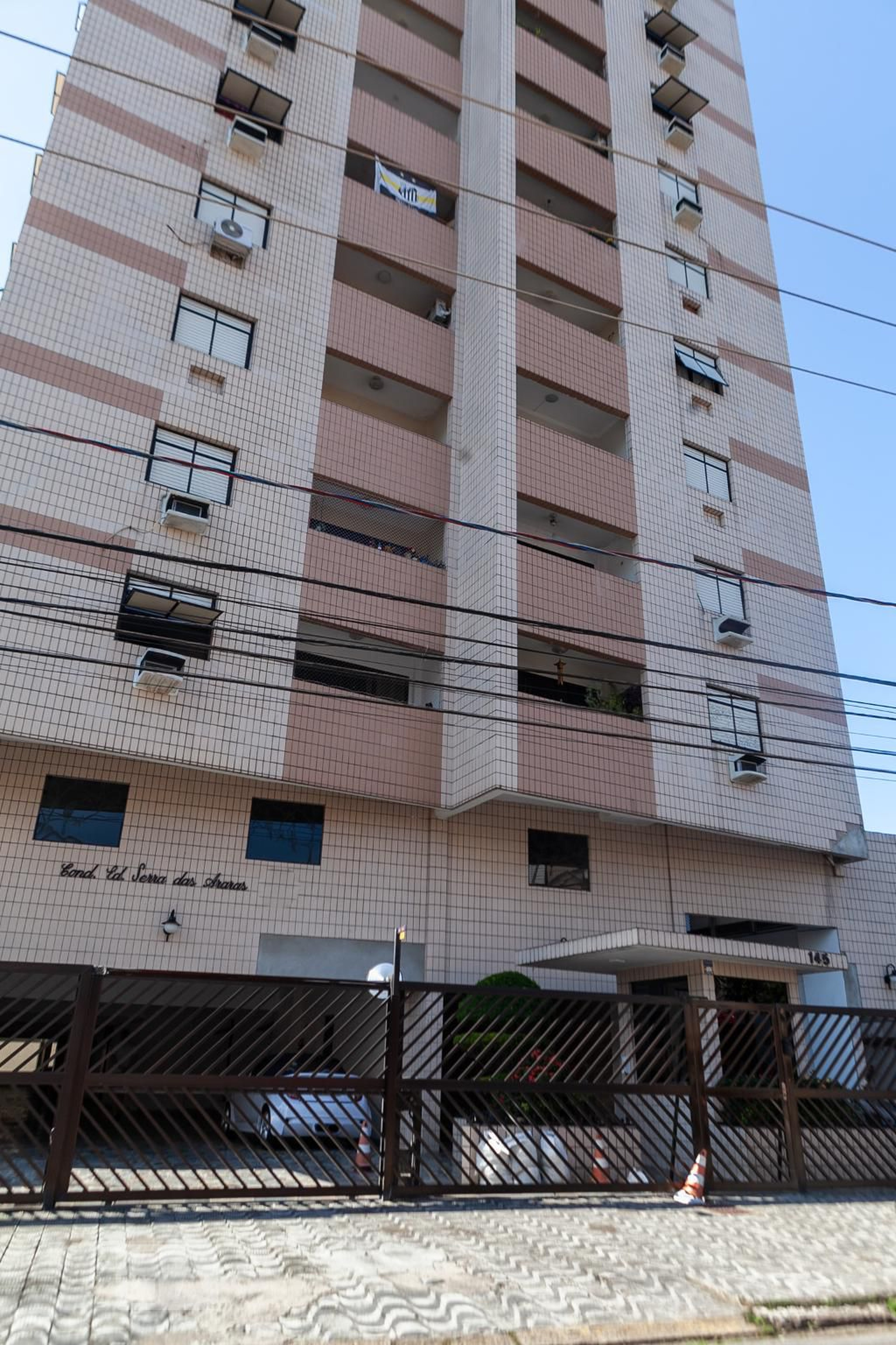 Fachada Condomínio em Rua Paraná, 145