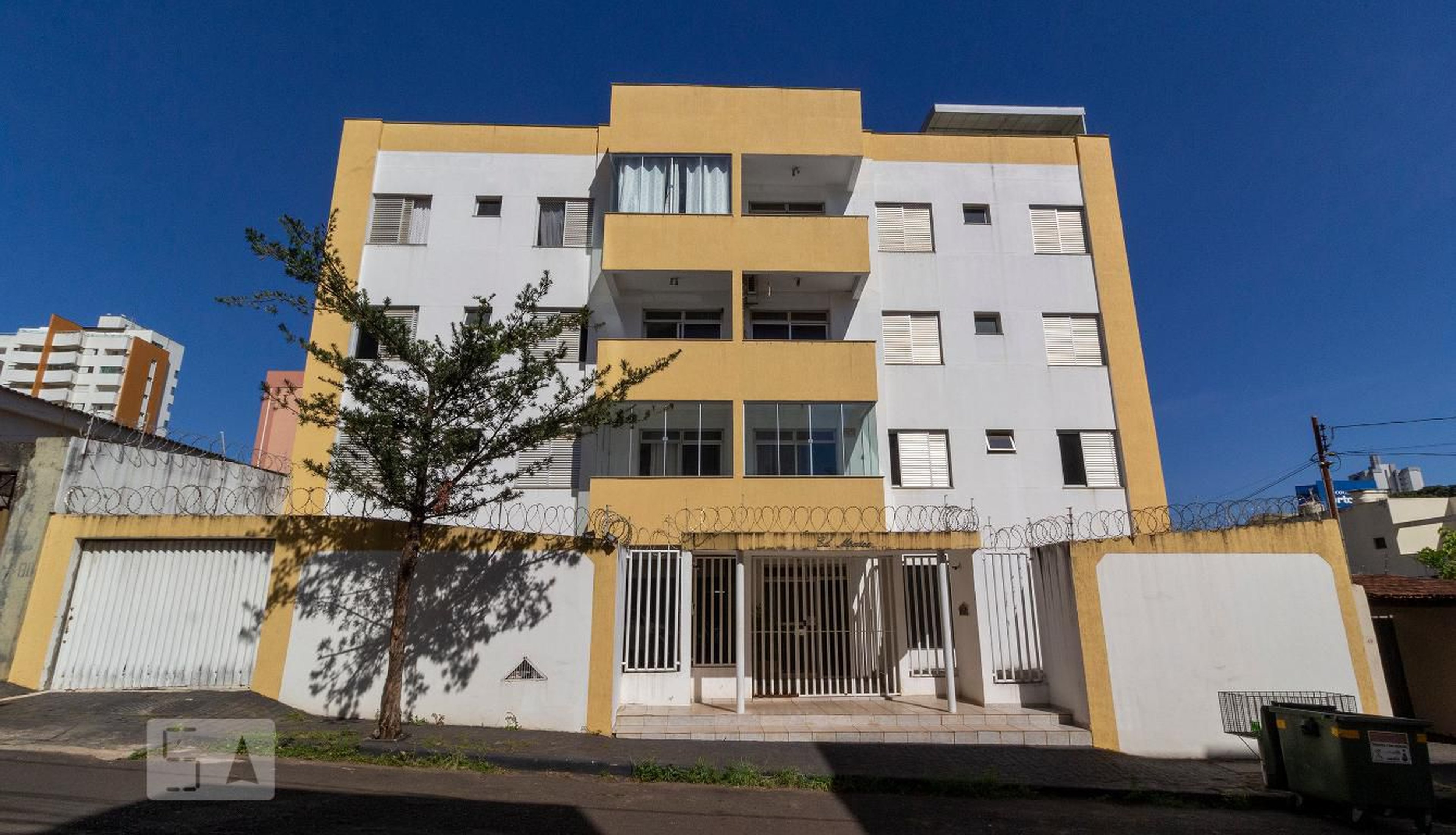 Fachada Condomínio em Rua Armando Lombardi, 56