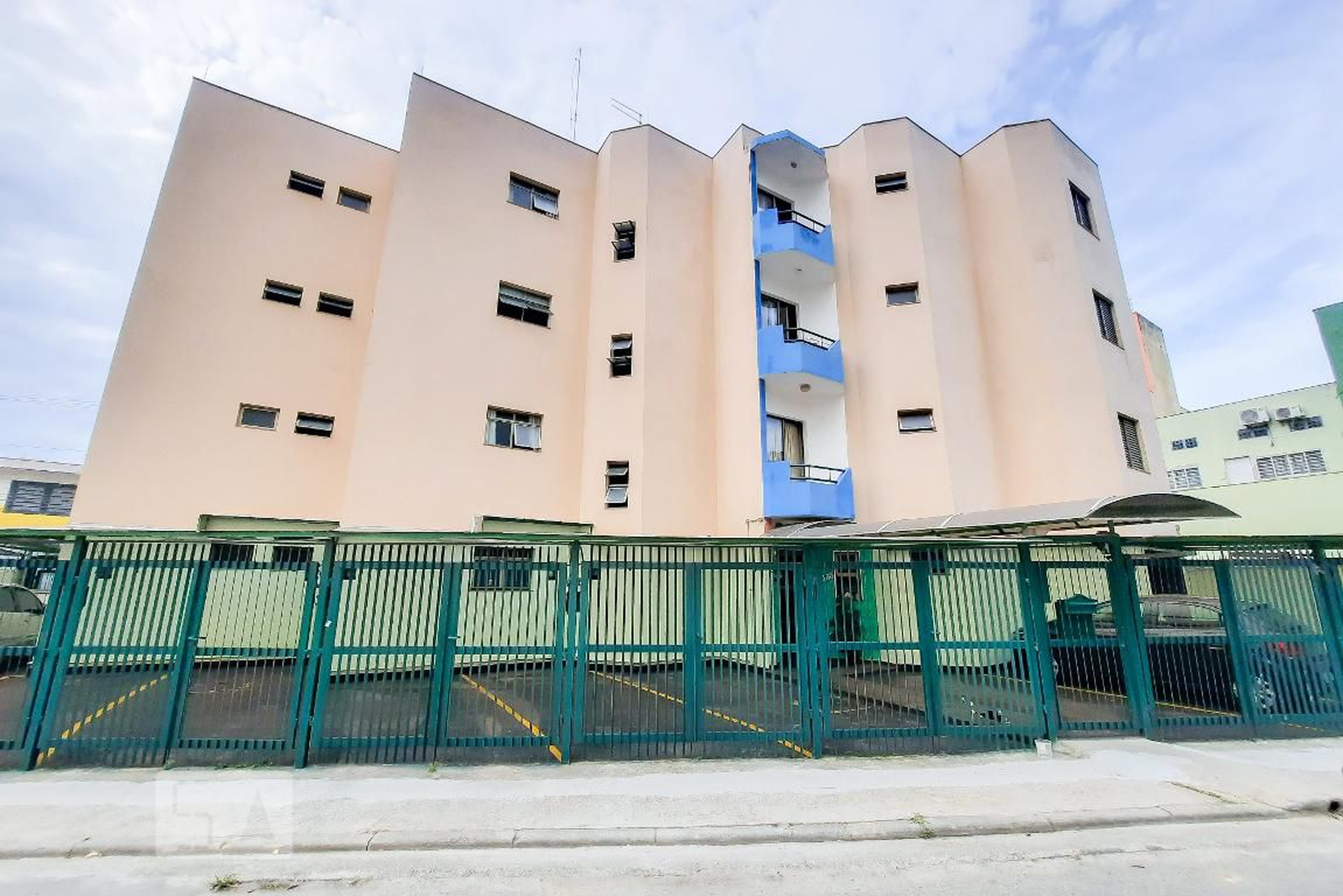 Fachada do Condomínio Condomínio Olgaville