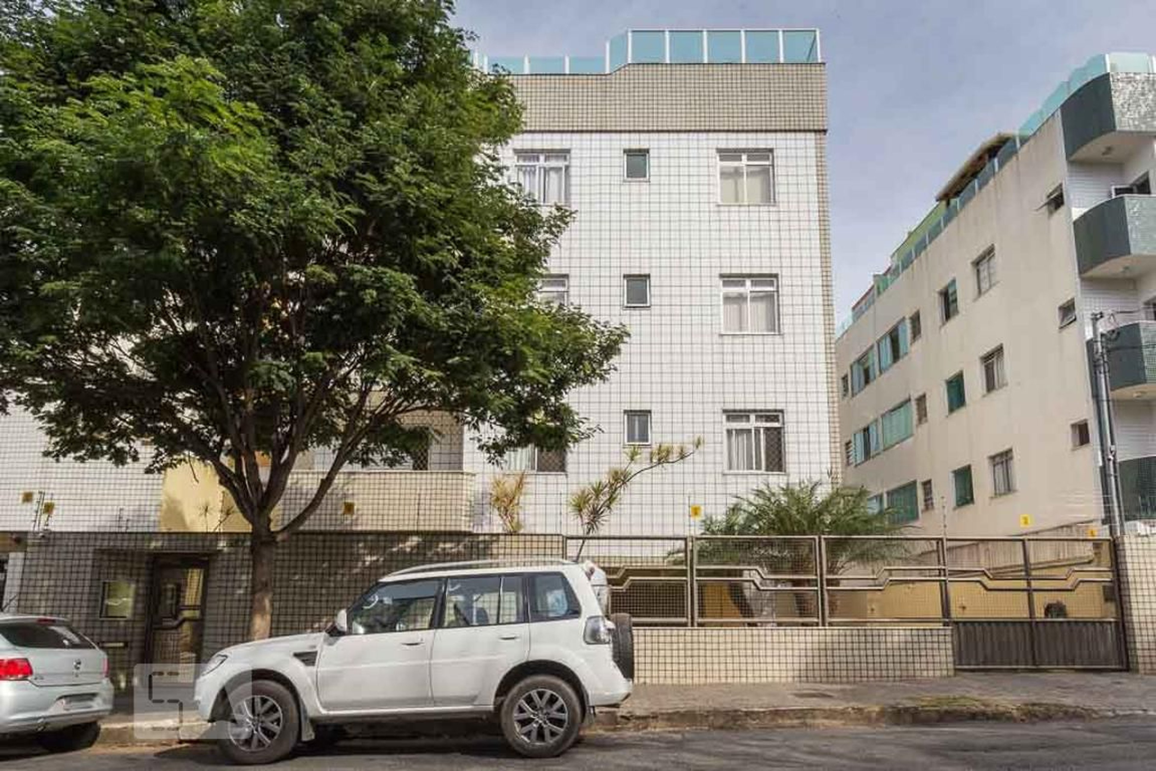 Fachada Condomínio em Rua Desembargador José Satyro, 600