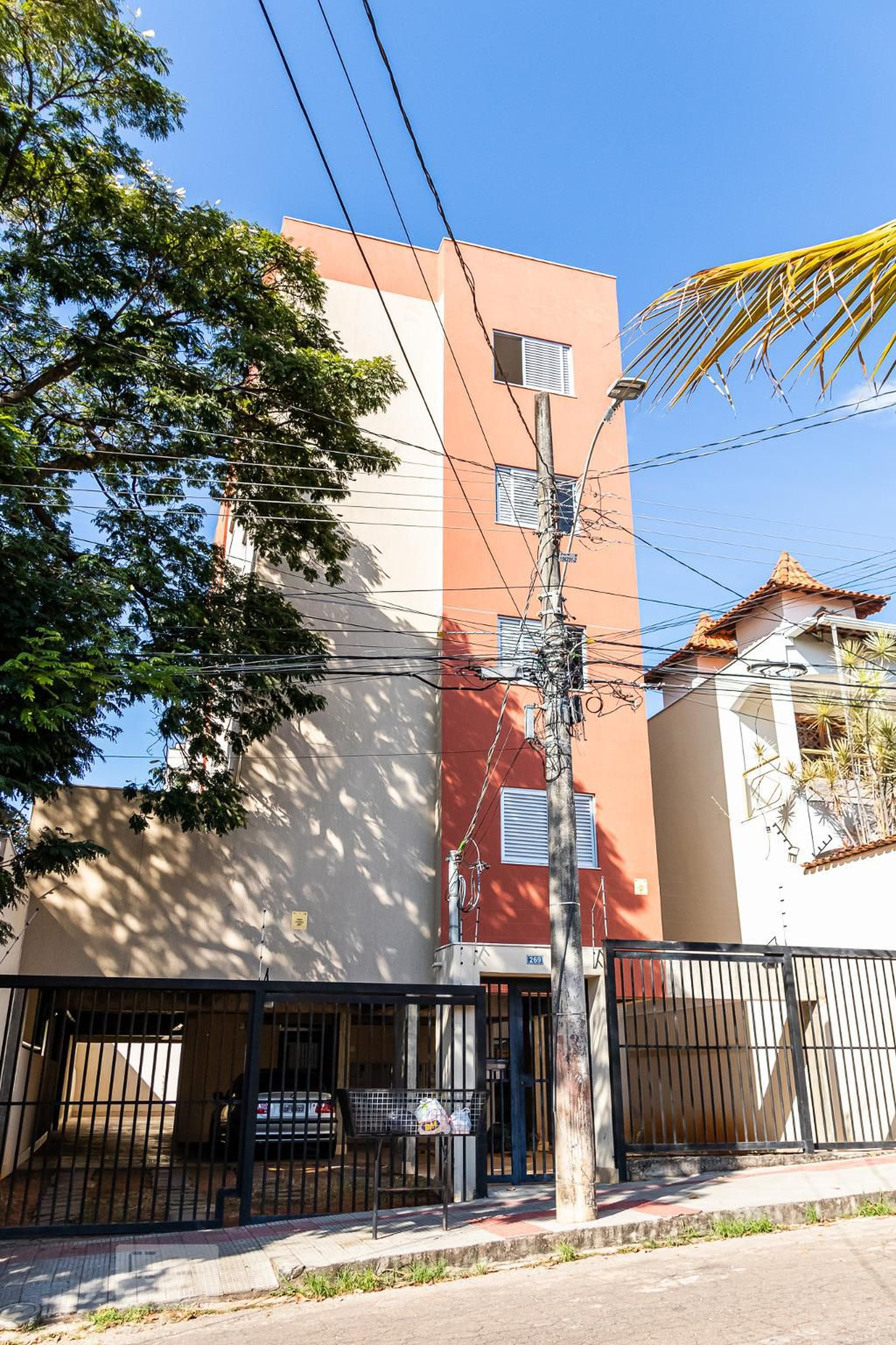 Fachada Condomínio em Rua Ondina Pedrosa Nahas, 269