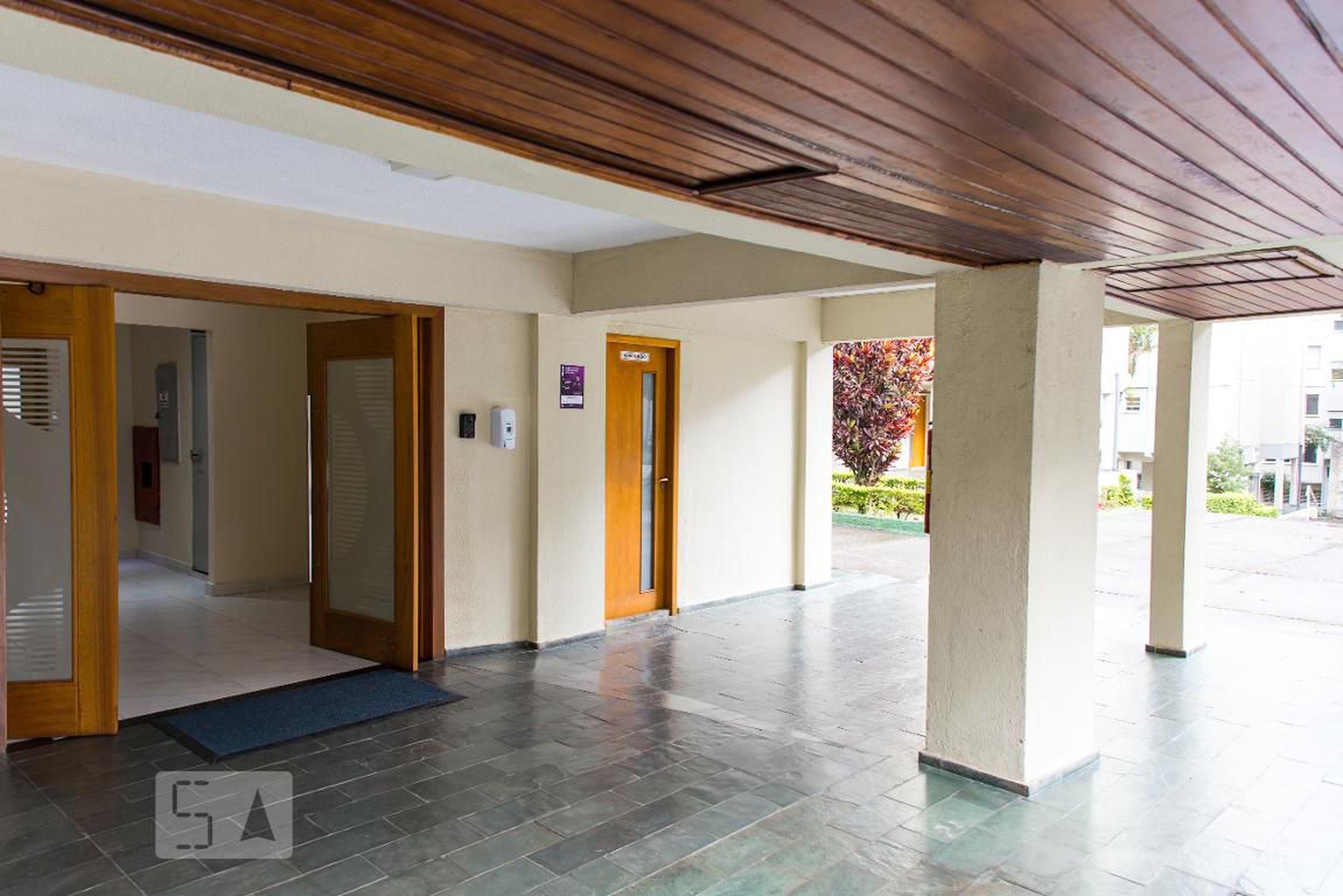 Hall de Entrada Condomínio Conjunto Habitacional dos Eucaliptos