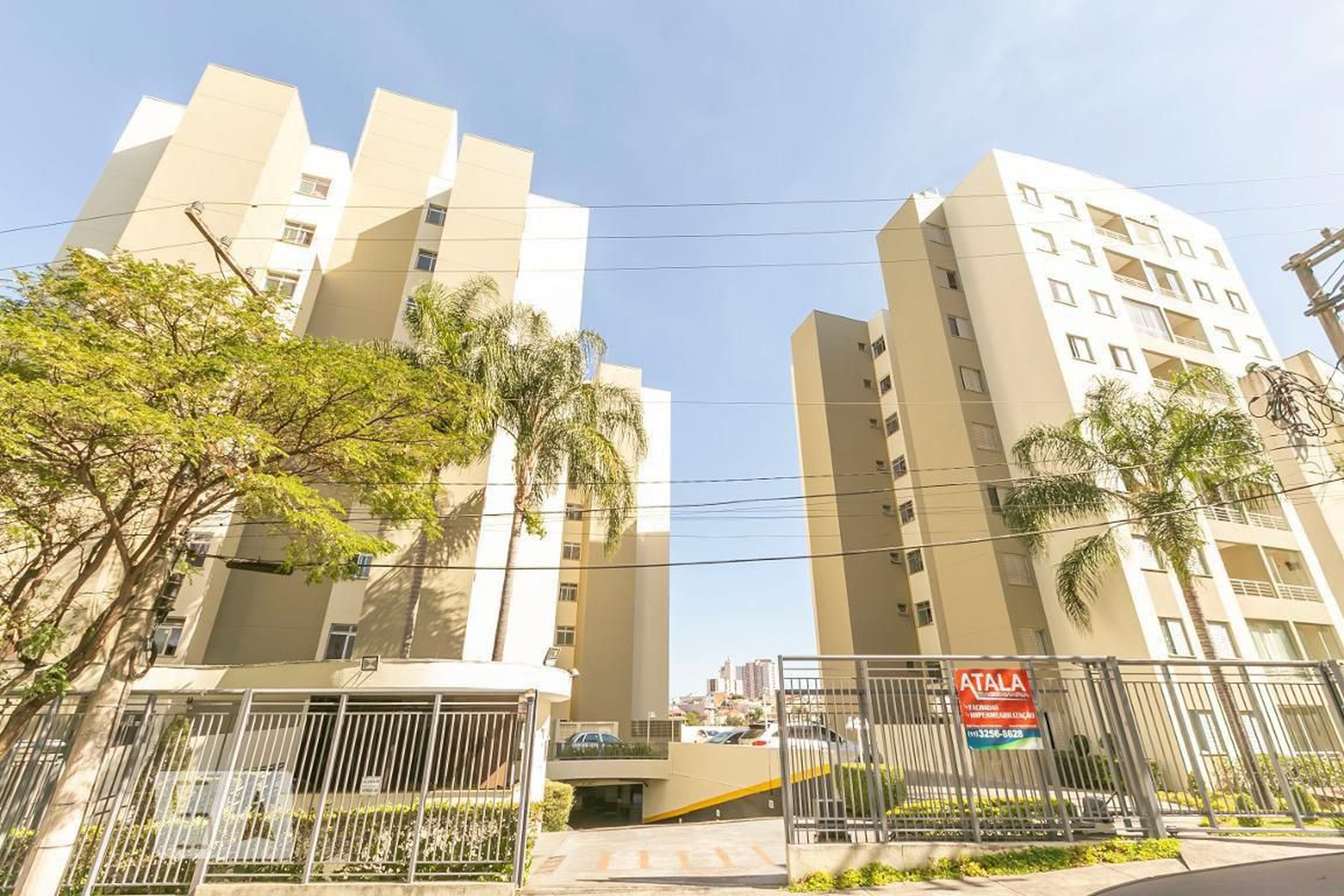 Fachada Condomínio em Rua Antônio Domingues Freitas, 142