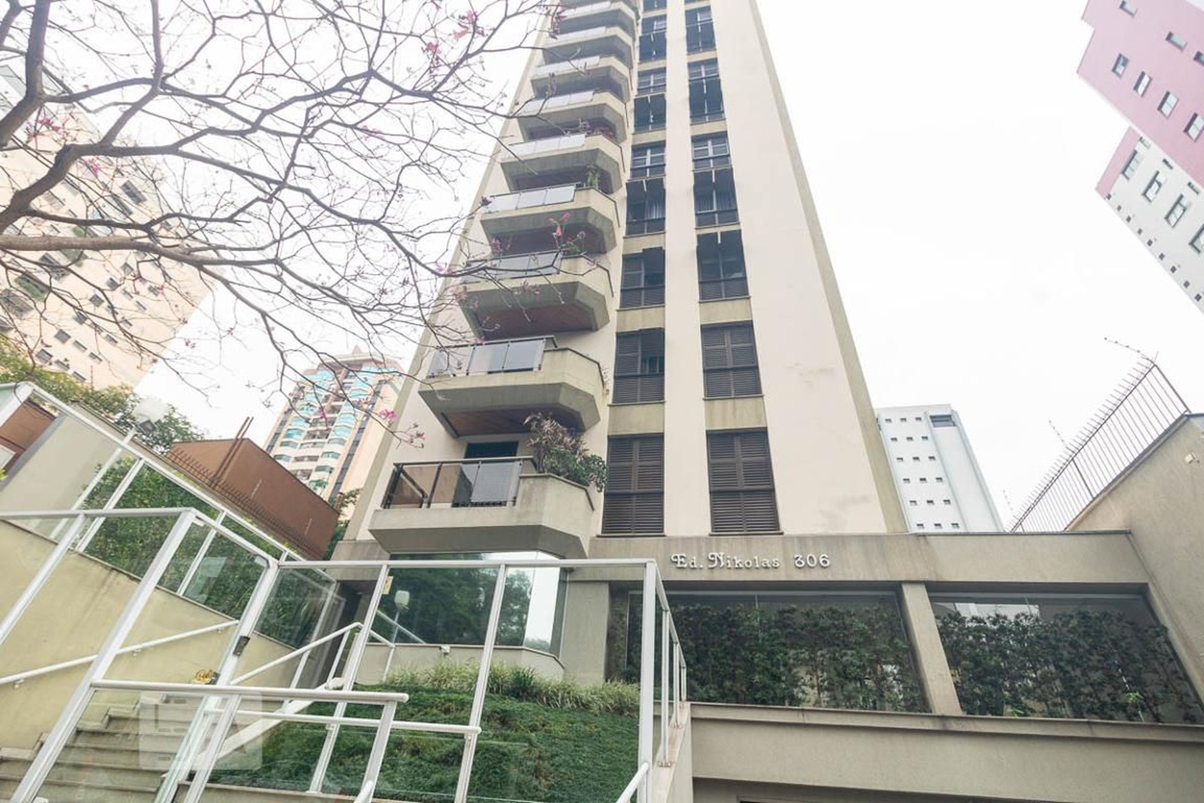 Fachada do Condomínio Edifício Nikolas