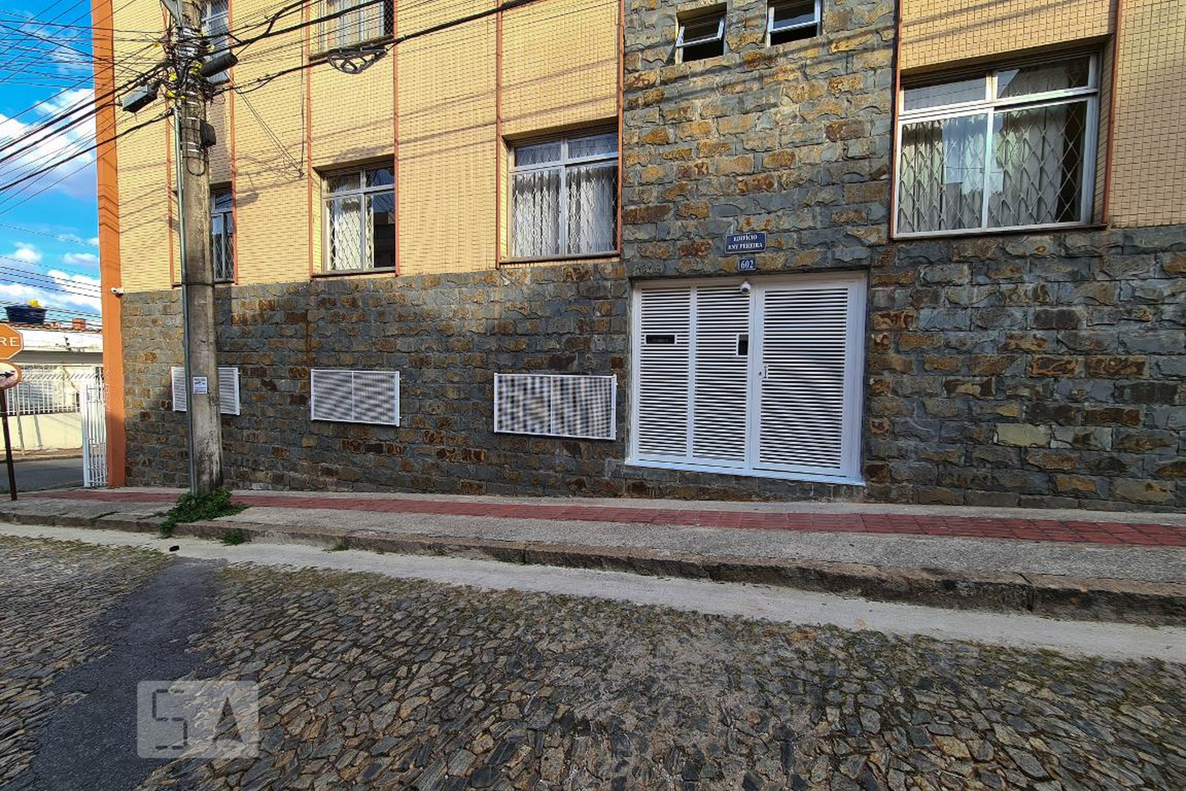 Fachada Condomínio em Rua Ubá, 602